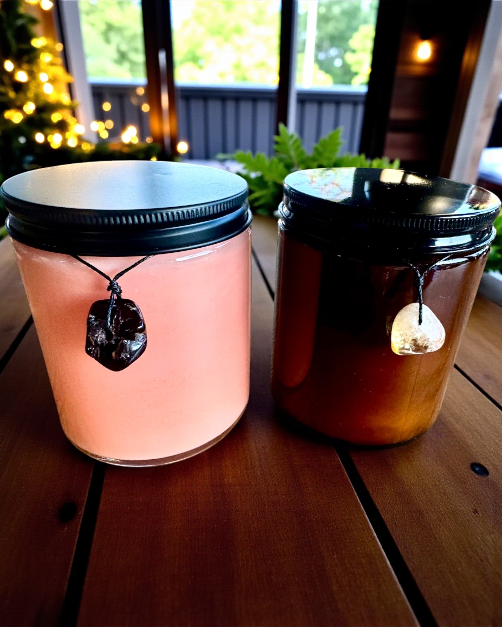 Intentionaalinen soijakynttilä 250 ml luonnonkivellä – valitse oma energiasi: sitriini tai granaatti, personointi kaiverruksella lahjaksi