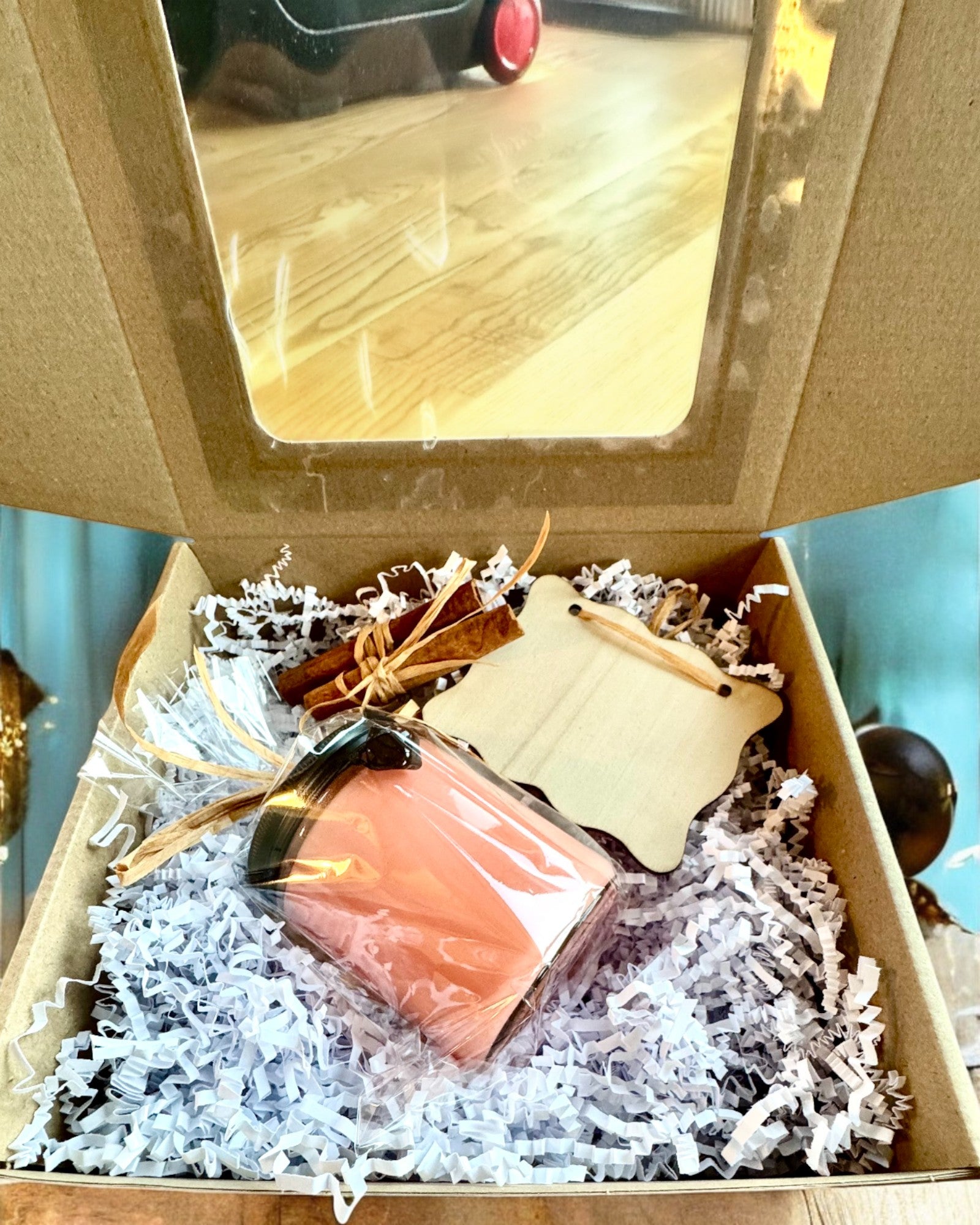 Intentionaalinen soijakynttilä 250 ml luonnonkivellä – valitse oma energiasi: sitriini tai granaatti, personointi kaiverruksella lahjaksi