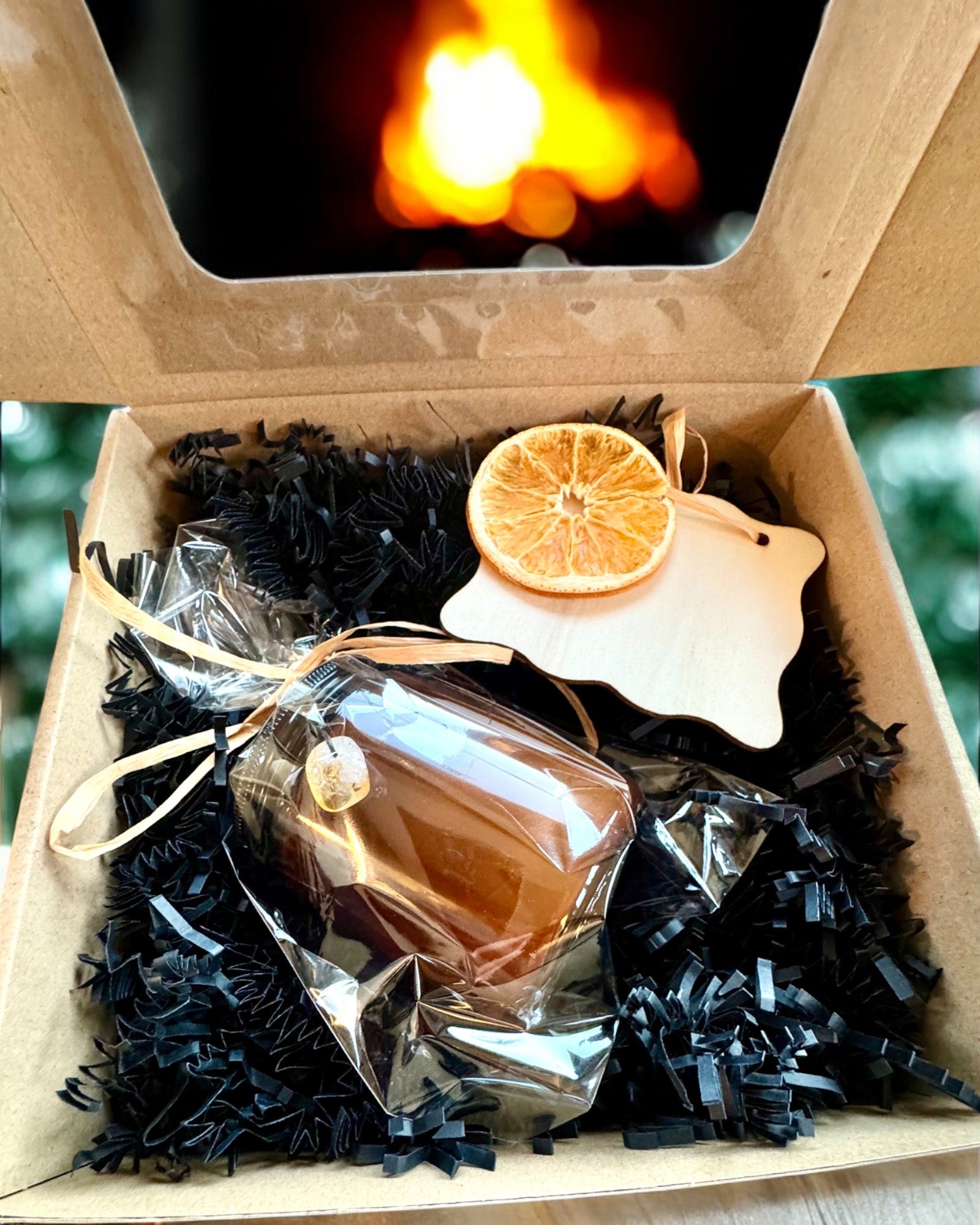 Intentionaalinen soijakynttilä 250 ml luonnonkivellä – valitse oma energiasi: sitriini tai granaatti, personointi kaiverruksella lahjaksi