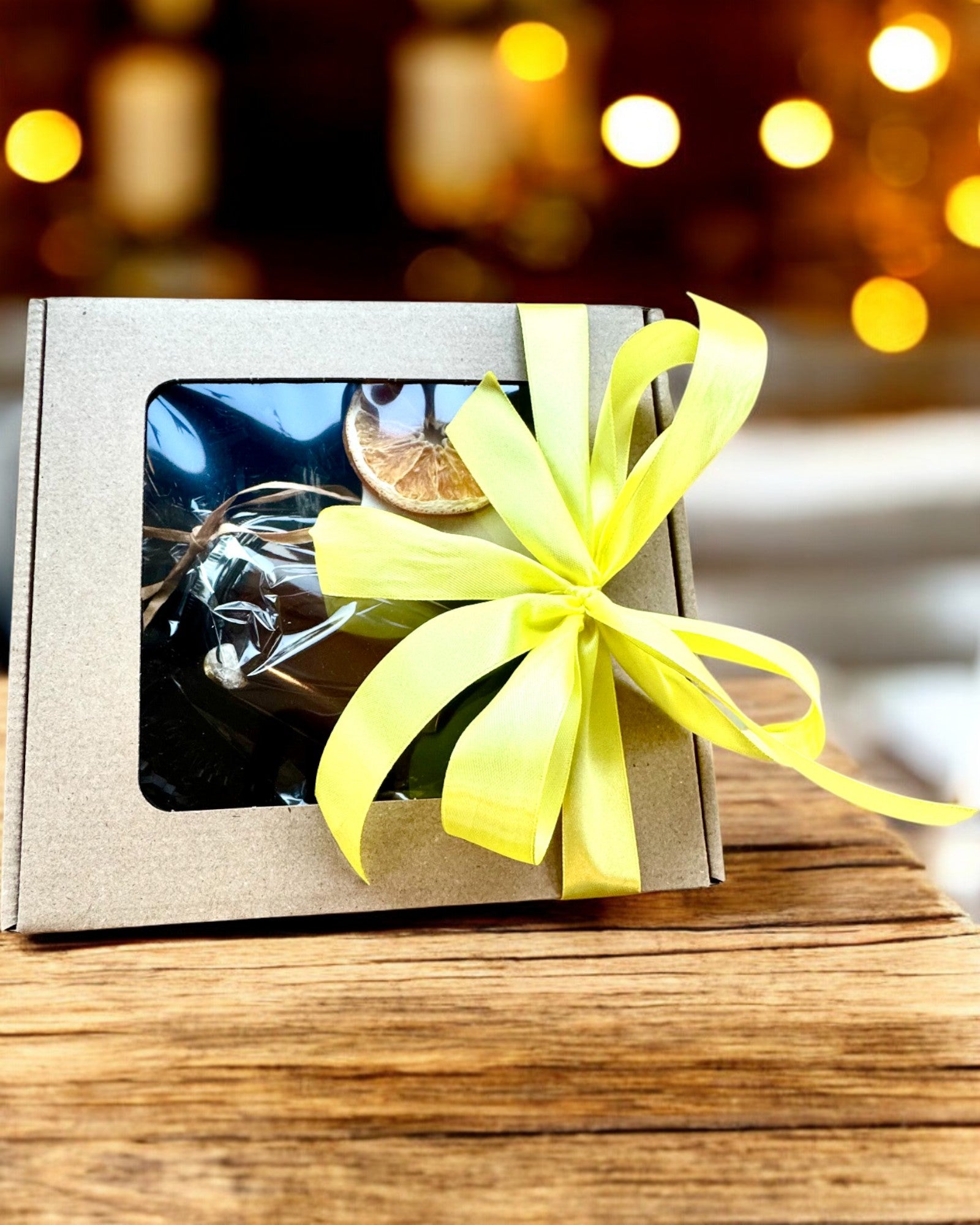 Intentionaalinen soijakynttilä 250 ml luonnonkivellä – valitse oma energiasi: sitriini tai granaatti, personointi kaiverruksella lahjaksi