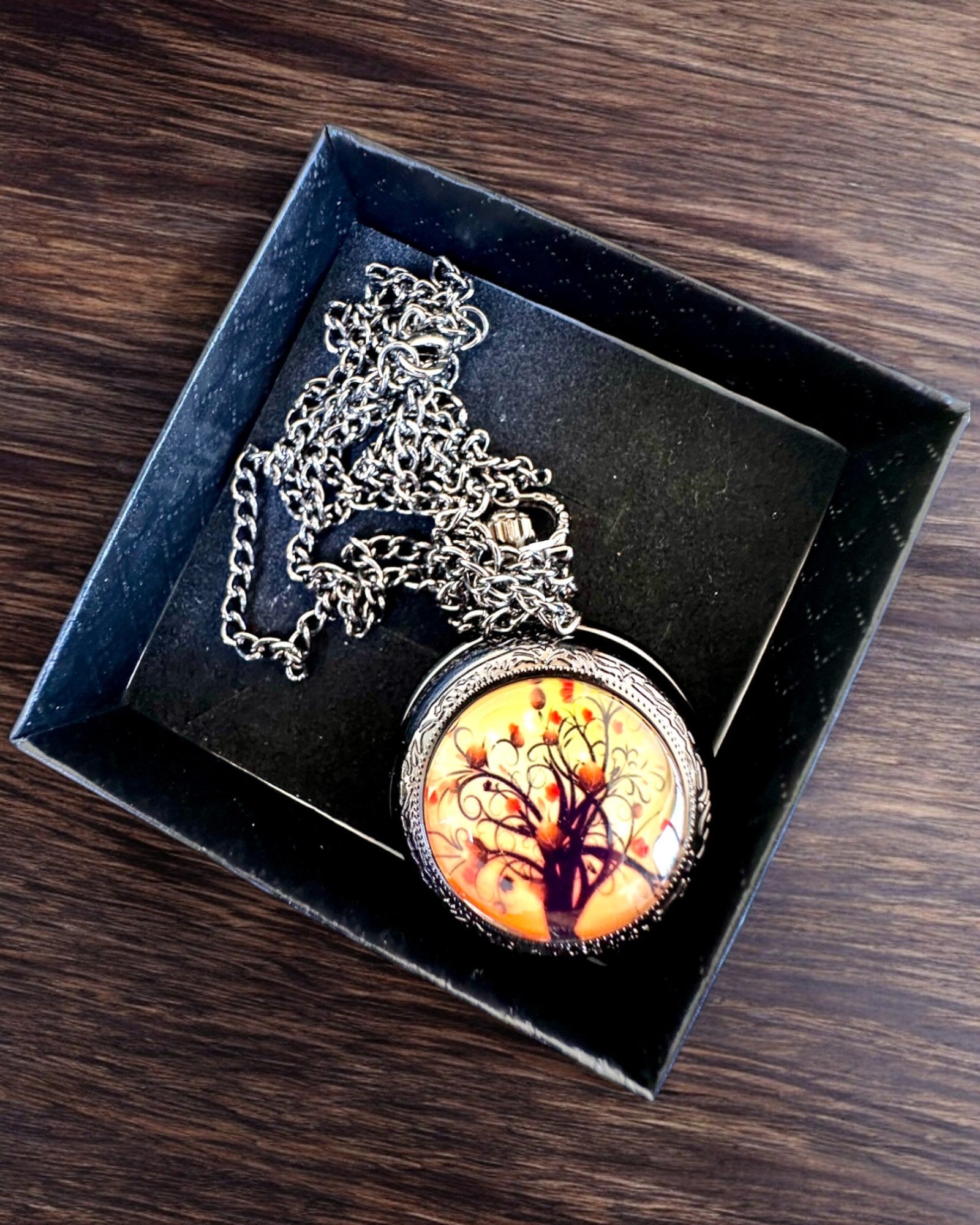 Taskukello "Elämän Puu" kaiverrusmahdollisuudella lahjaksi