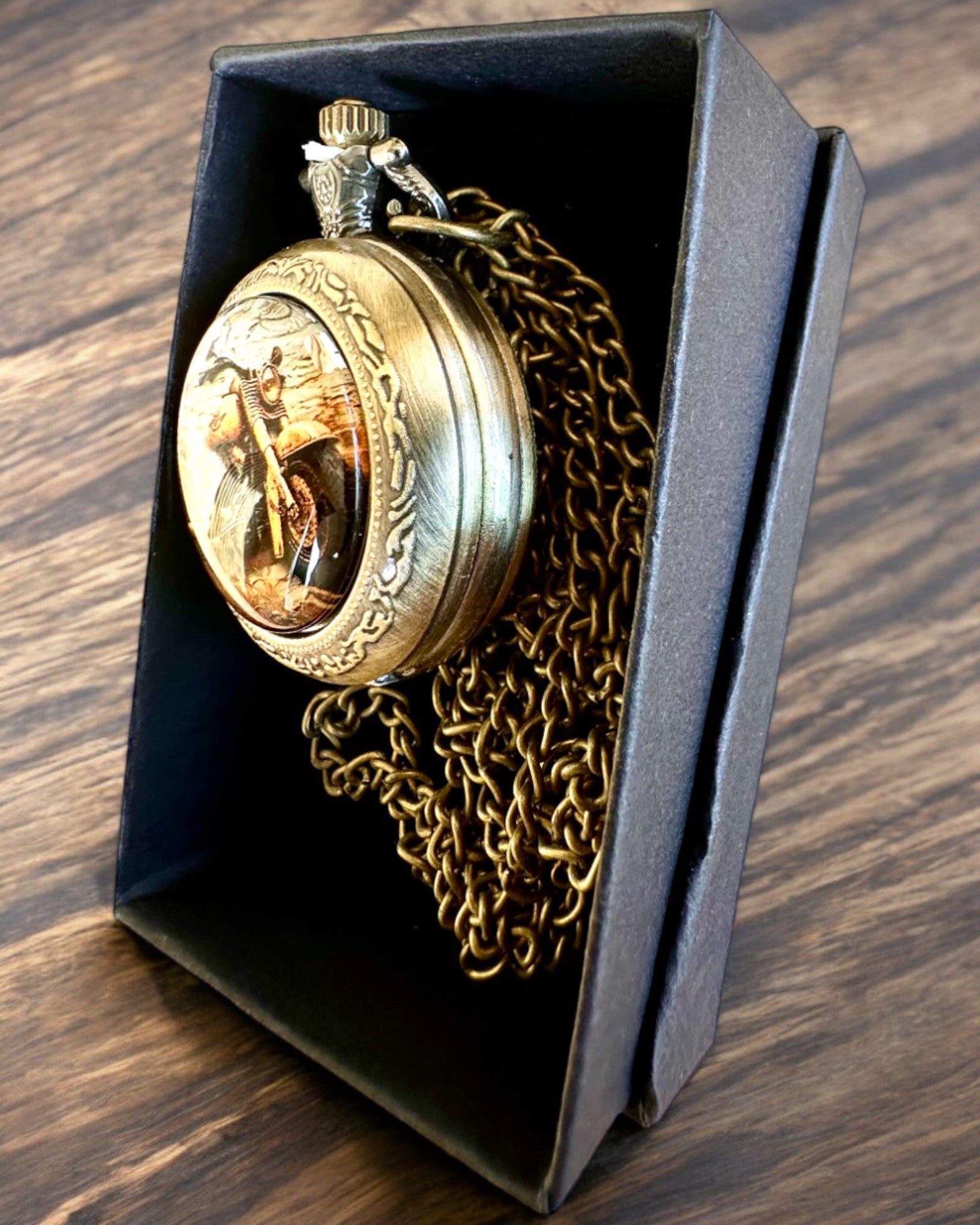 Retro taskukello "Moottoripyörätyyli", mahdollisuus personointiin kaiverruksella lahjaksi