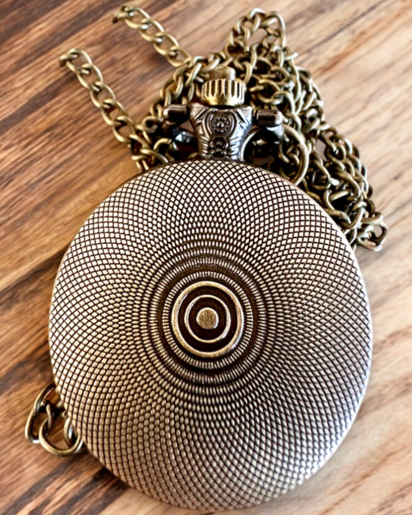 Retro taskukello "Moottoripyörätyyli", mahdollisuus personointiin kaiverruksella lahjaksi