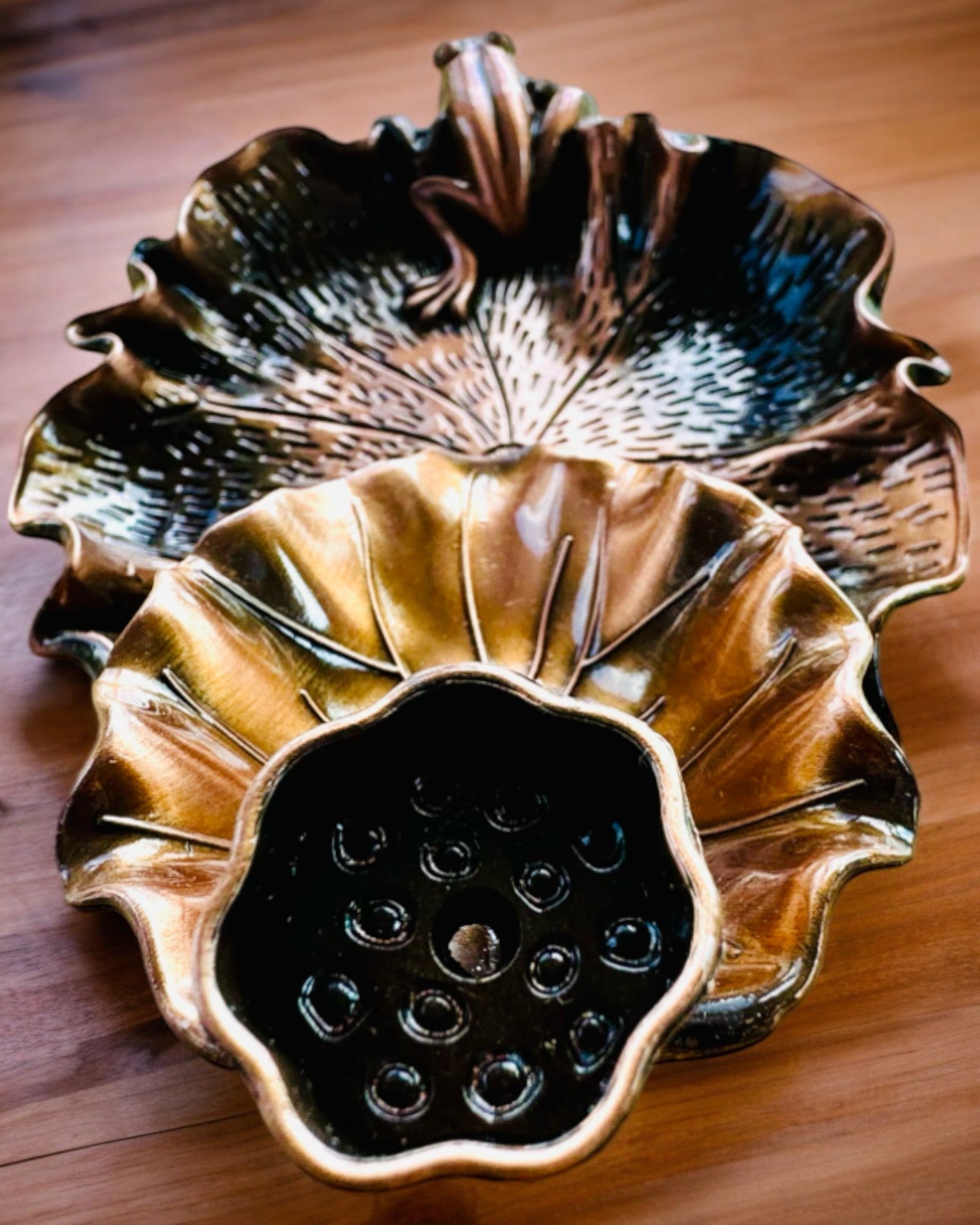 Tyylikäs metallinen lootuksenlehti suitsuketeline - 4 vaihtoehtoa valittavana, mahdollisuus personointiin kaiverruksella lahjaksi