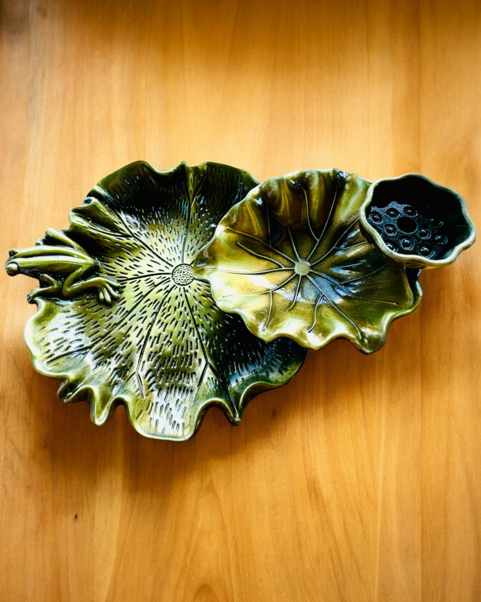 Tyylikäs metallinen lootuksenlehti suitsuketeline - 4 vaihtoehtoa valittavana, mahdollisuus personointiin kaiverruksella lahjaksi