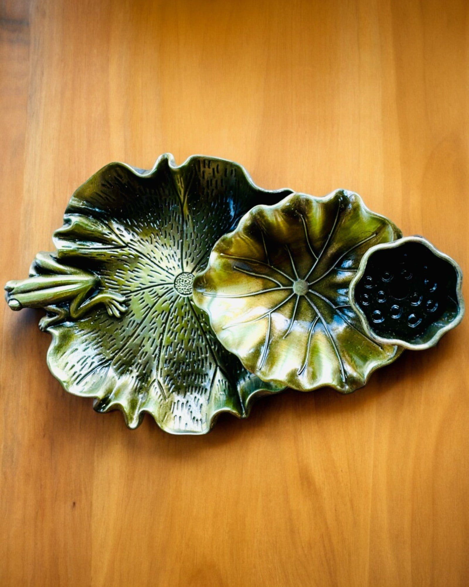 Tyylikäs metallinen lootuksenlehti suitsuketeline - 4 vaihtoehtoa valittavana, mahdollisuus personointiin kaiverruksella lahjaksi