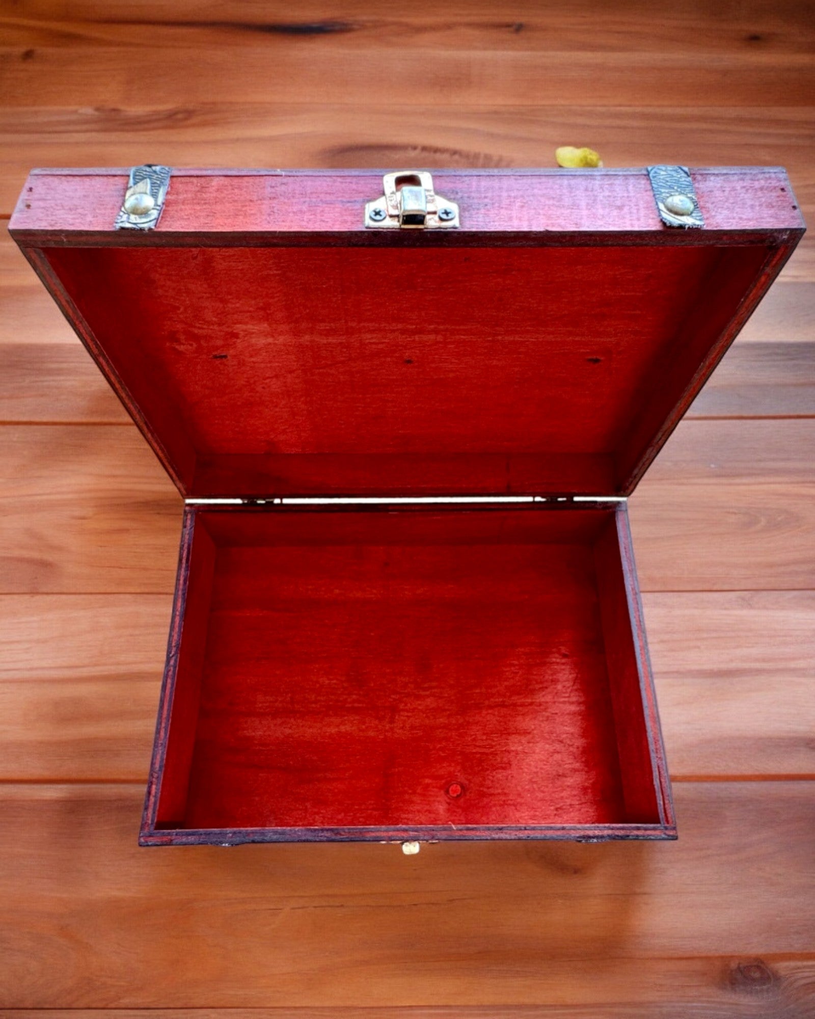 Antiikkinen puinen rasia kaiverrusmahdollisuudella, 23 cm x 16 cm x 7,5 cm