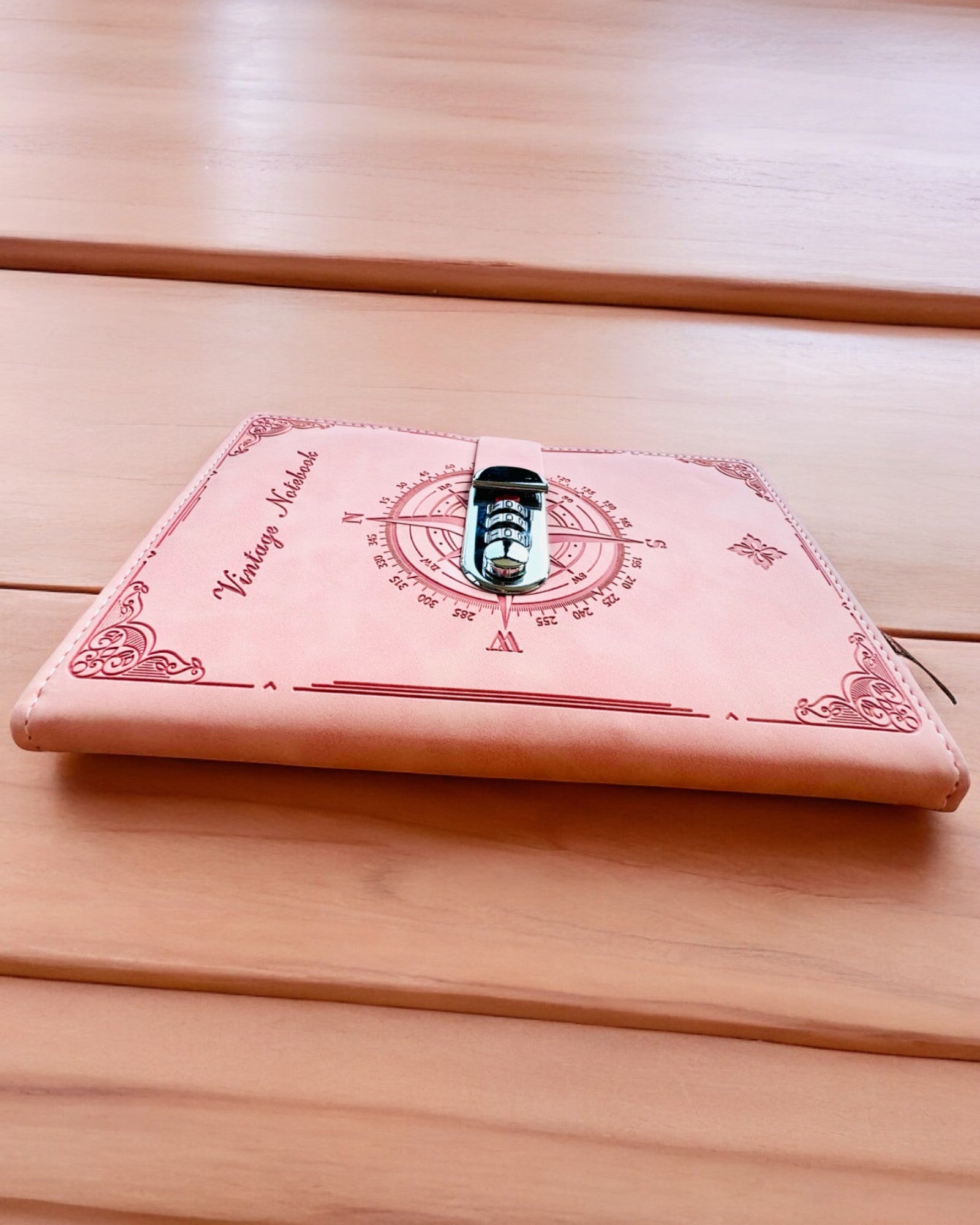 Salainen A5 Vintage -muistikirja koodilukolla - Valitse Tyylisi, personointi kaiverruksella lahjaksi