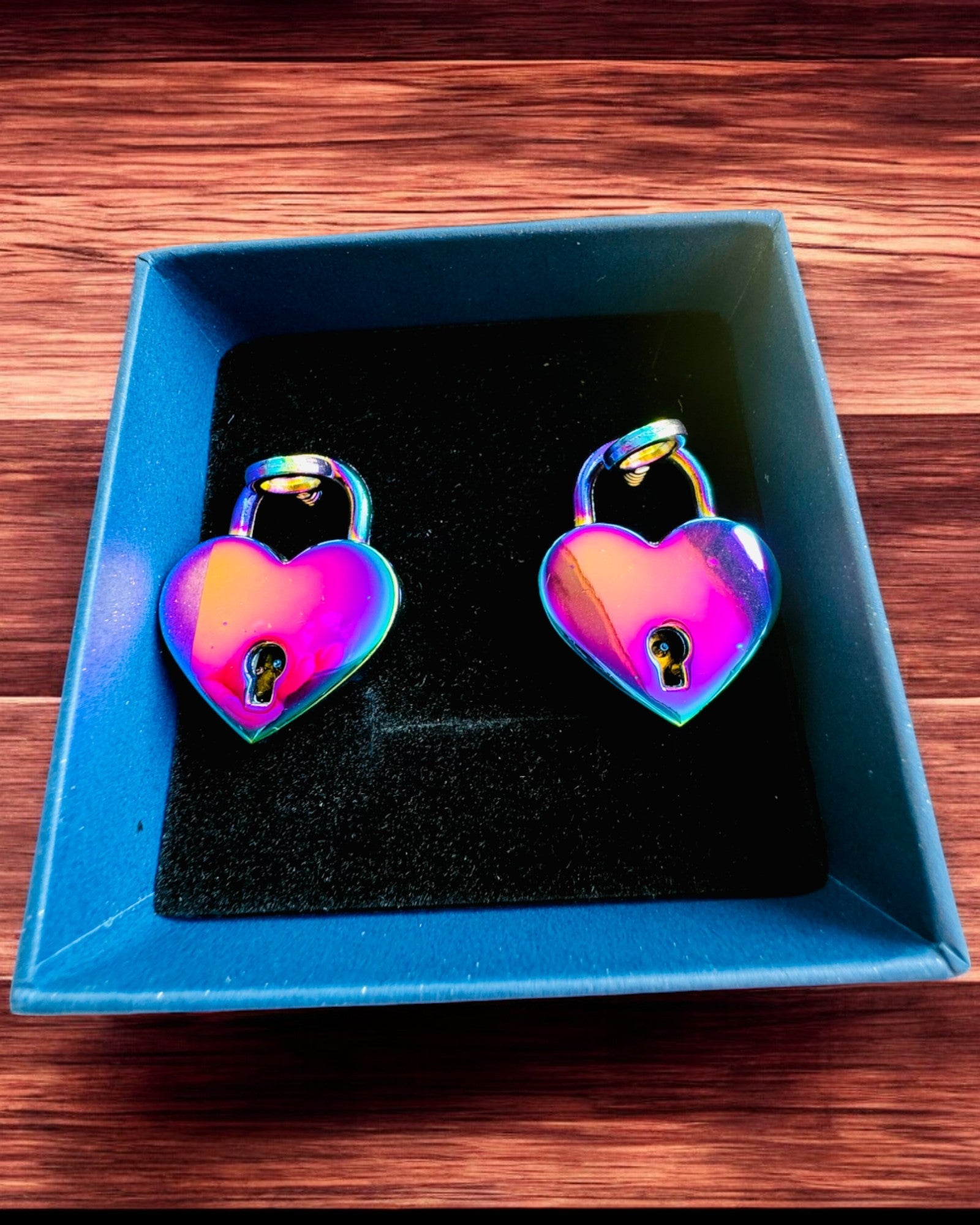 Romanttiset Mini Sydänlukot DeLuxe, 2 lukon ja avainten setti, 6 vaihtoehtoa valittavana, mahdollisuus personointiin kaiverruksella lahjaksi