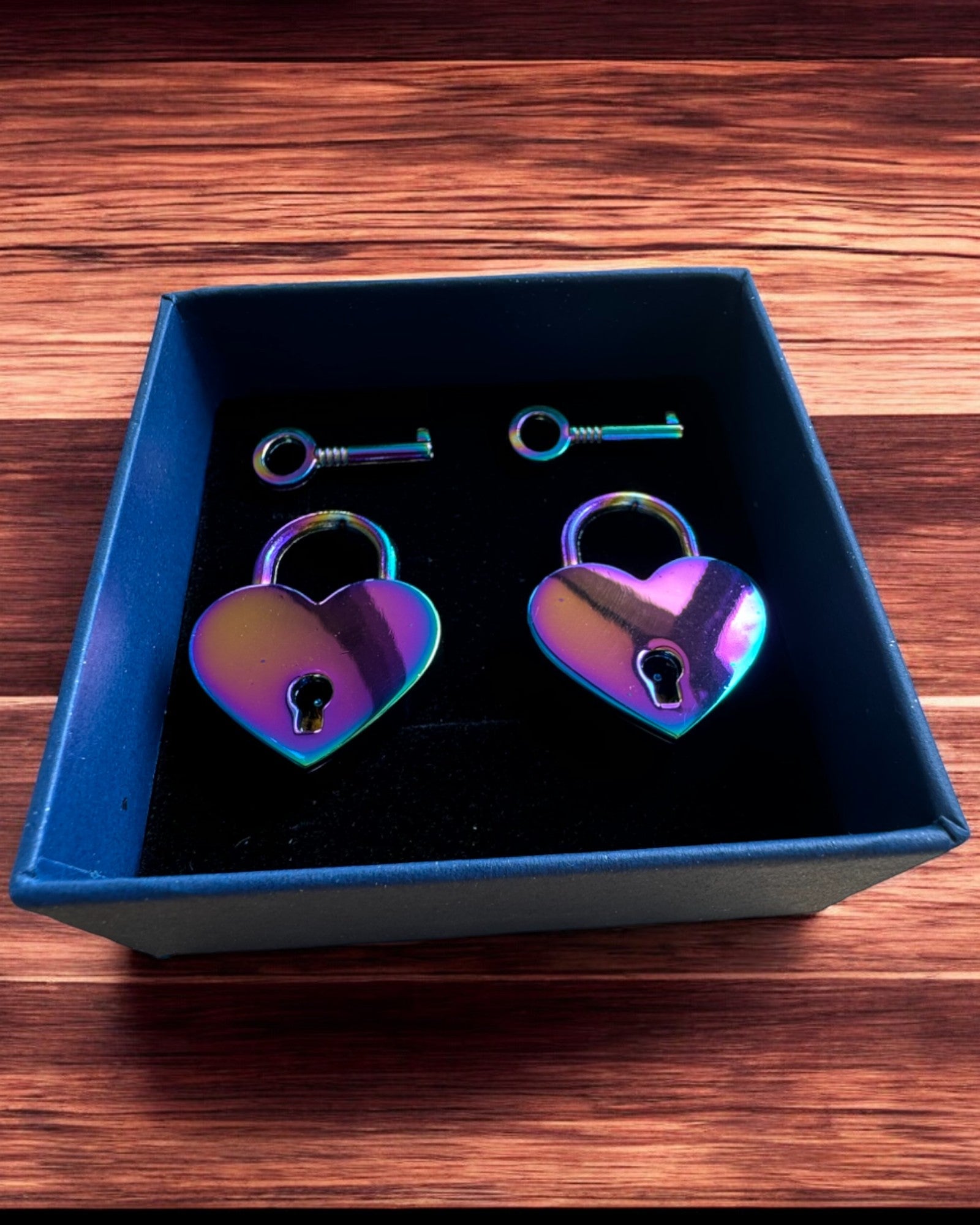 Romanttiset Mini Sydänlukot DeLuxe, 2 lukon ja avainten setti, 6 vaihtoehtoa valittavana, mahdollisuus personointiin kaiverruksella lahjaksi