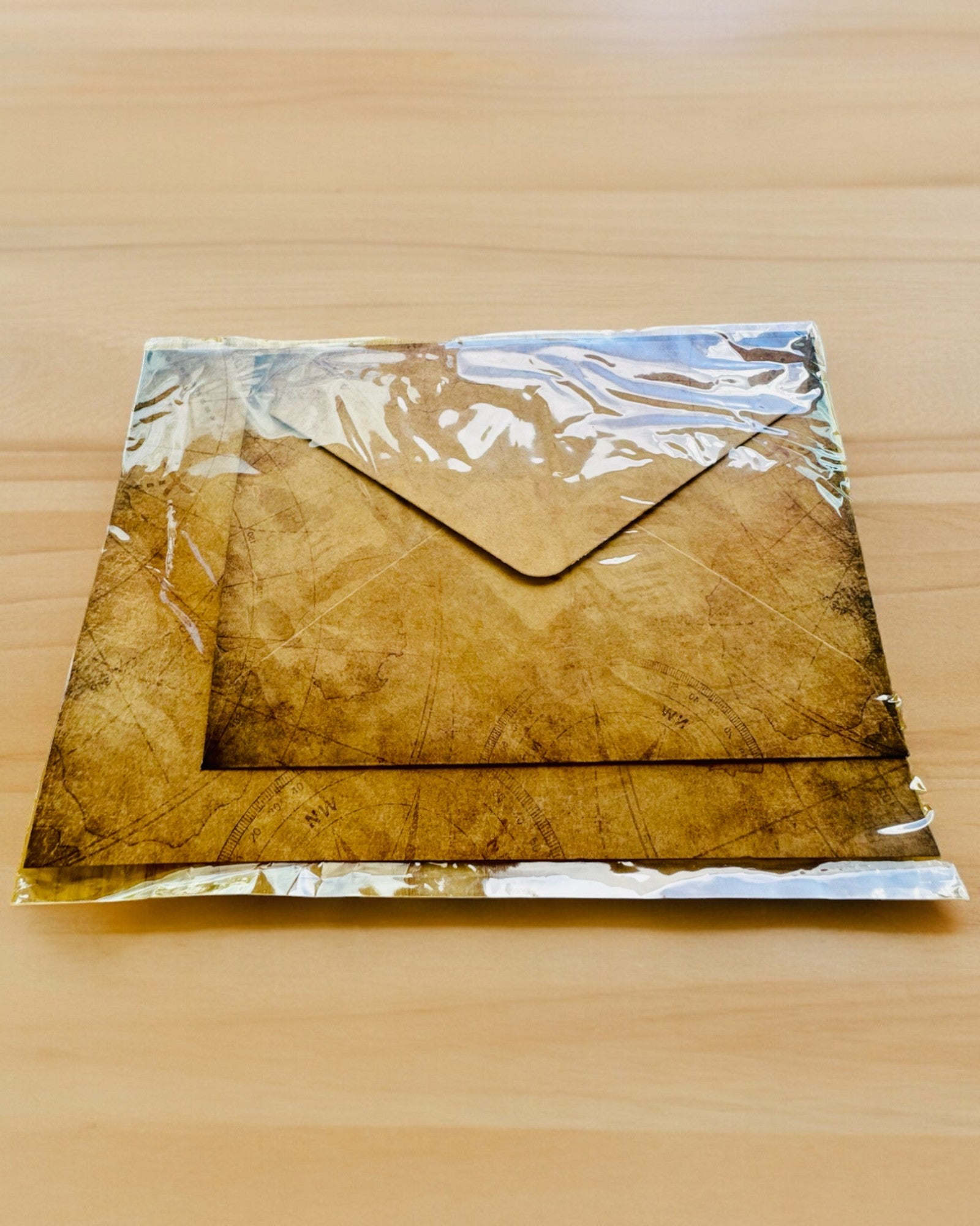 Lahjasetti - Viininpunainen-violetti hanhen sulkakynä "Steampunk Eleganssi" kaiverrusmahdollisuudella, lahjaksi