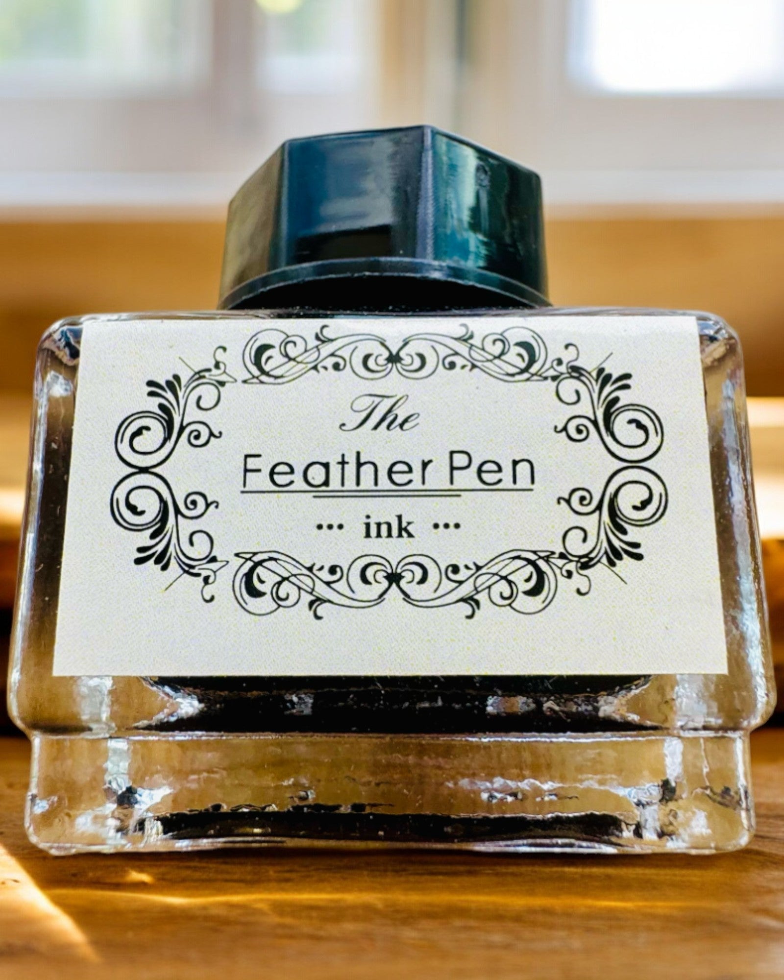 Lahjasetti - Viininpunainen-violetti hanhen sulkakynä "Steampunk Eleganssi" kaiverrusmahdollisuudella, lahjaksi