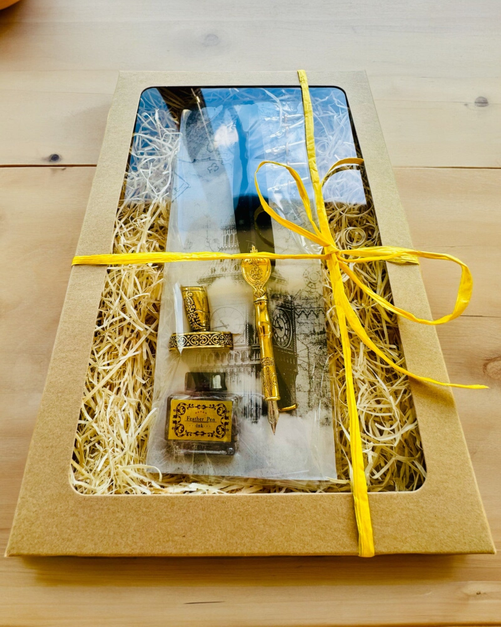 Tyylikäs hanhensulka tarvikkeilla - Royal Quill, mahdollisuus personointiin kaiverruksella