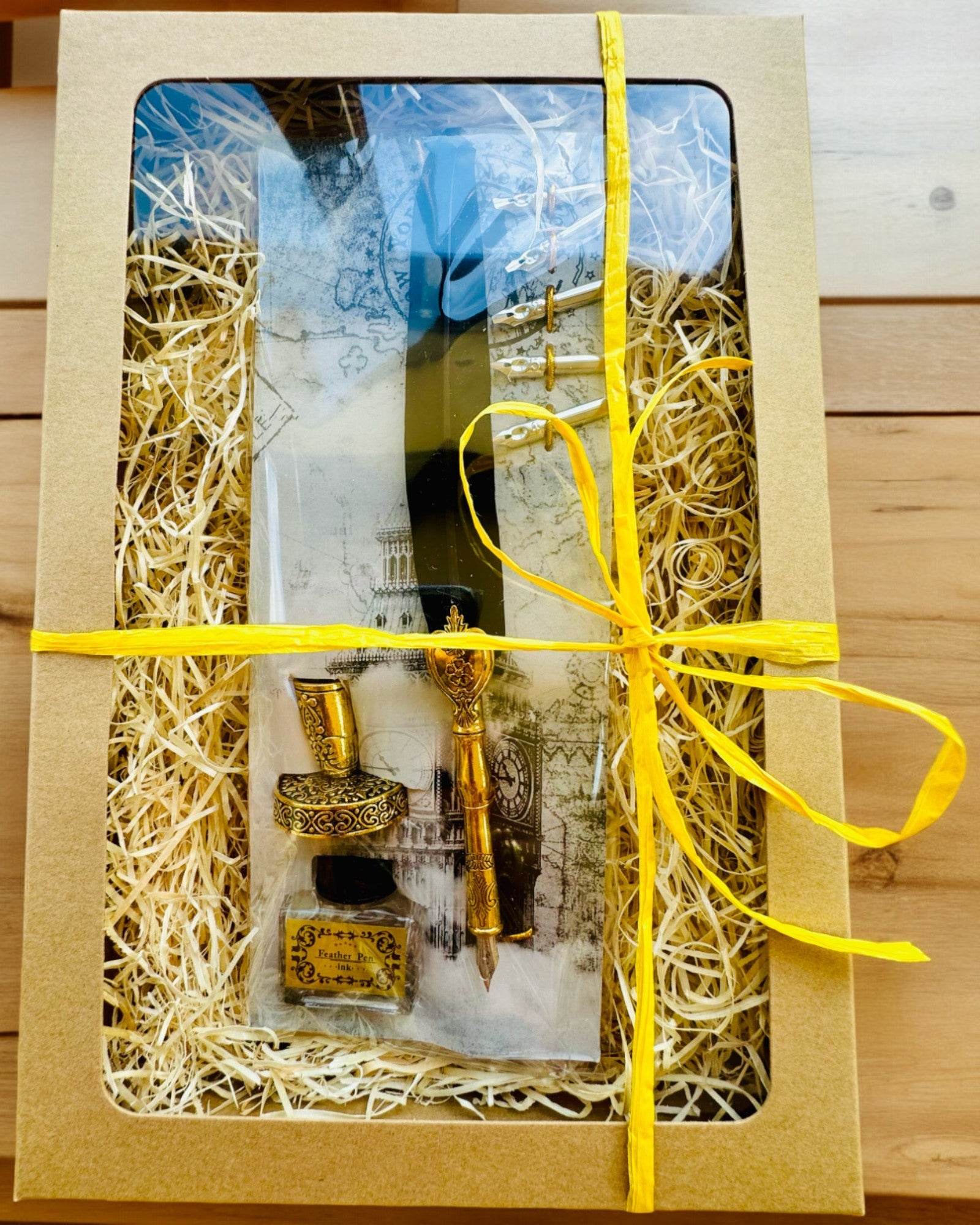 Tyylikäs hanhensulka tarvikkeilla - Royal Quill, mahdollisuus personointiin kaiverruksella