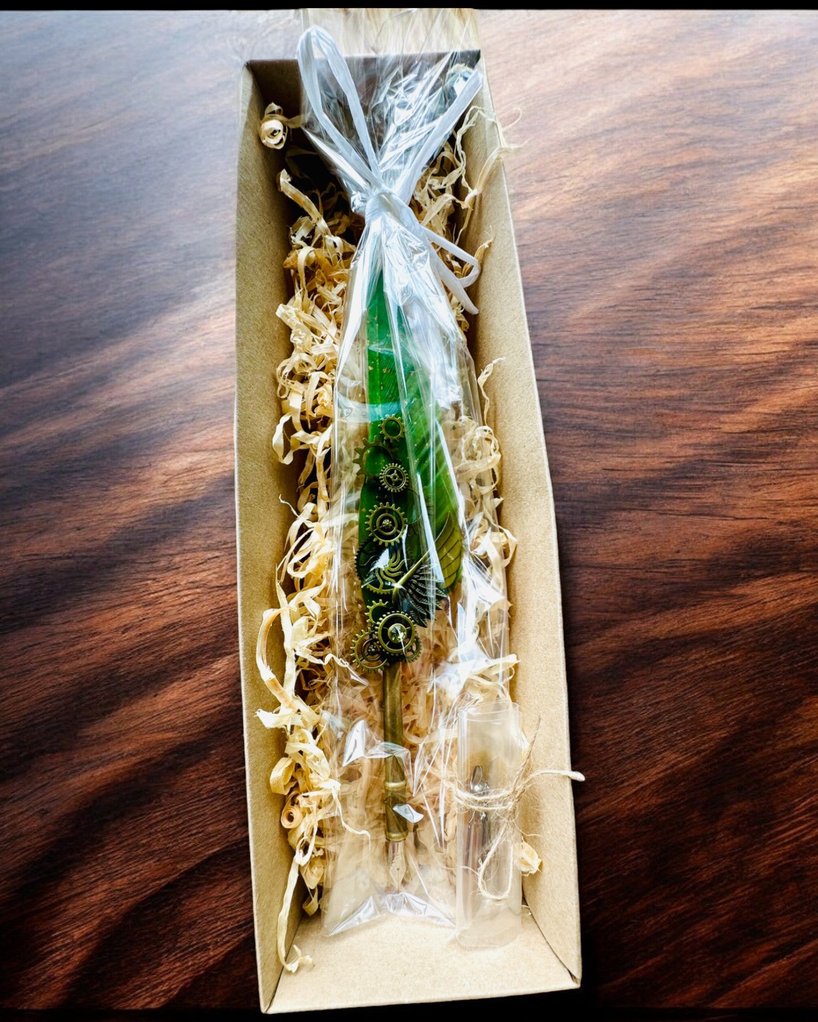 Kalligrafiakynä "Steampunk-tyylinen Eleganssi" Kalkkunan Sulalla - Käsintehty, 5 vaihtoehtoa valittavana, personointi kaiverruksella lahjaksi