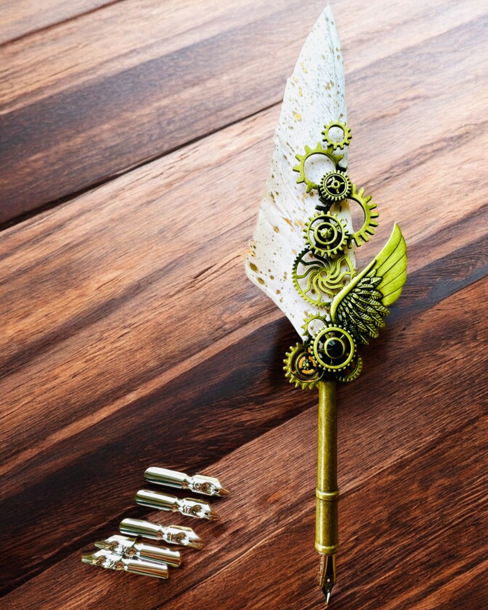 Kalligrafiakynä "Steampunk-tyylinen Eleganssi" Kalkkunan Sulalla - Käsintehty, 5 vaihtoehtoa valittavana, personointi kaiverruksella lahjaksi