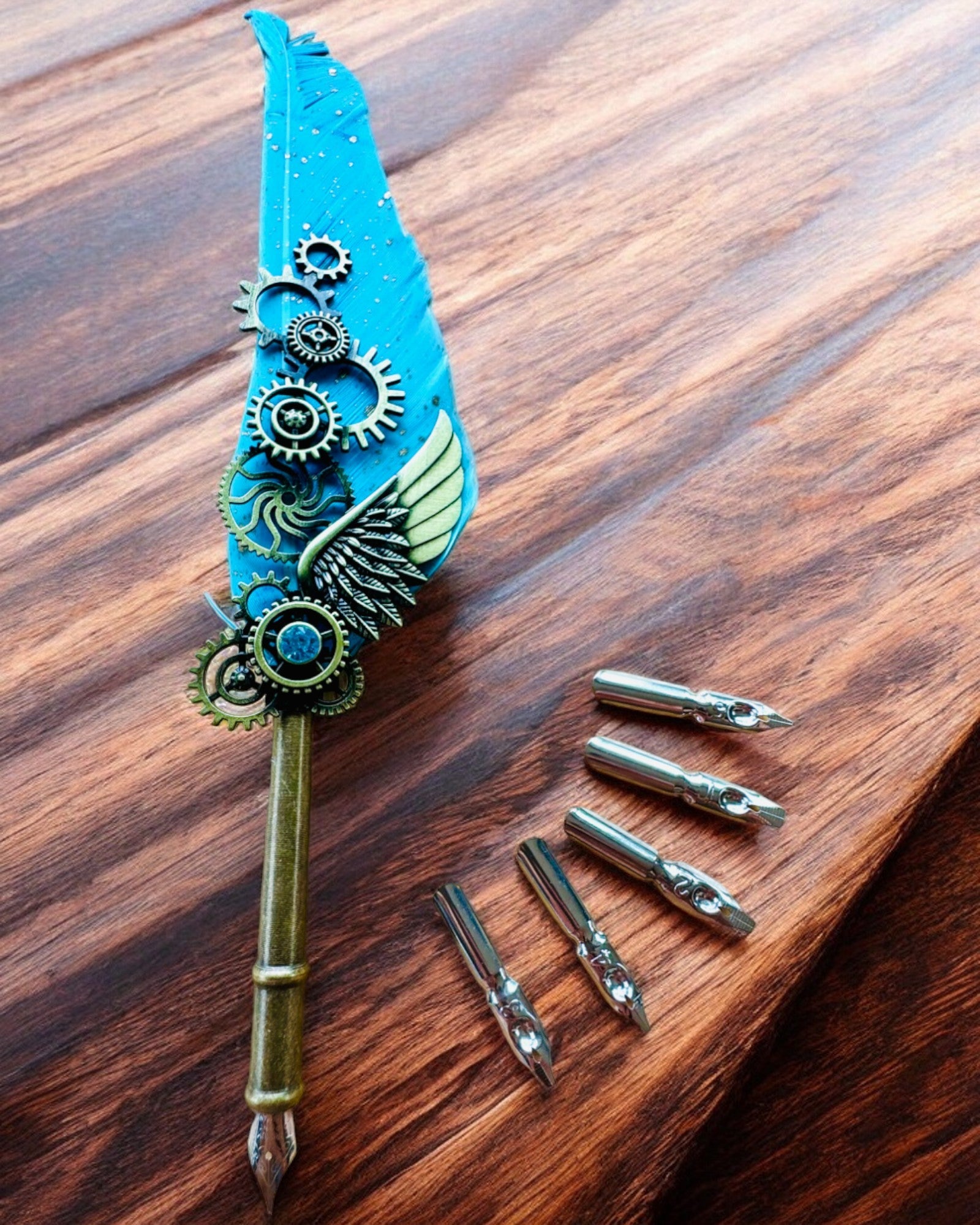 Kalligrafiakynä "Steampunk-tyylinen Eleganssi" Kalkkunan Sulalla - Käsintehty, 5 vaihtoehtoa valittavana, personointi kaiverruksella lahjaksi