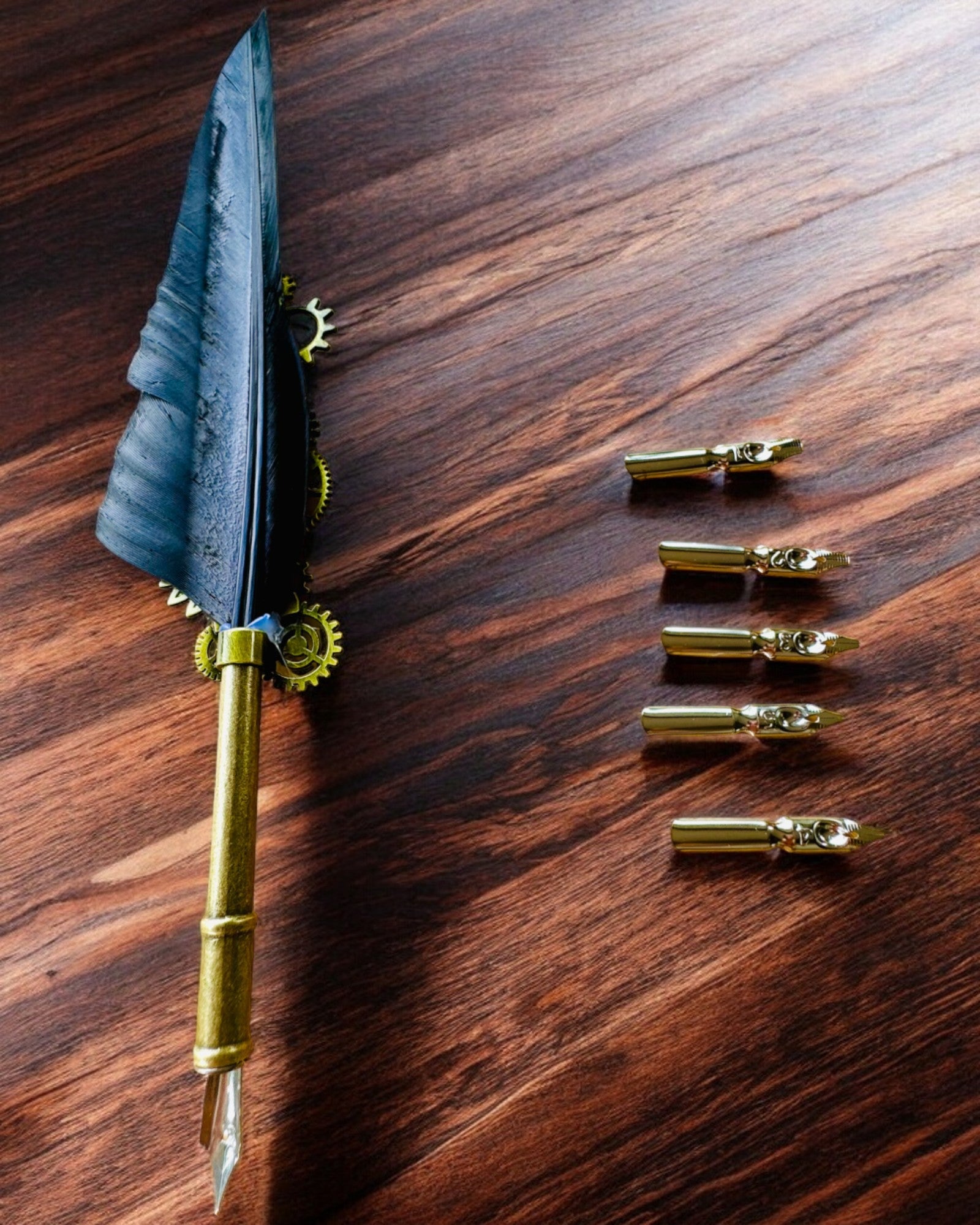 Kalligrafiakynä "Steampunk-tyylinen Eleganssi" Kalkkunan Sulalla - Käsintehty, 5 vaihtoehtoa valittavana, personointi kaiverruksella lahjaksi