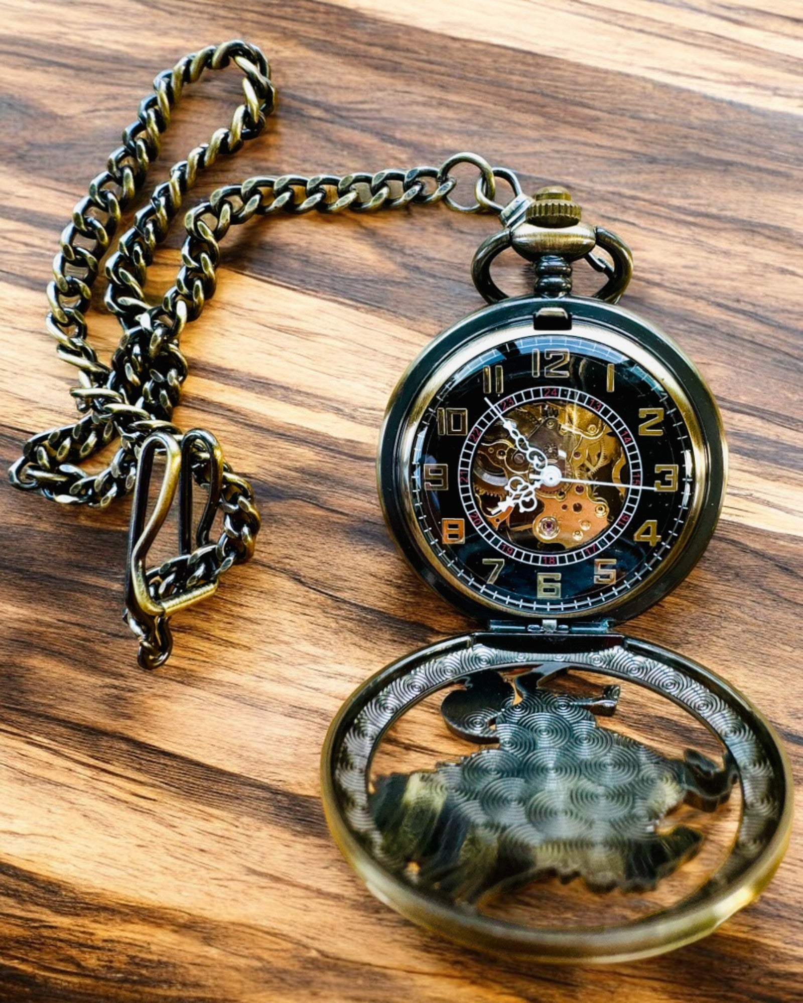 Taskukello "Equus Tempus" - Väri: Kupari, Hevosen teema, mahdollisuus personointiin kaiverruksella