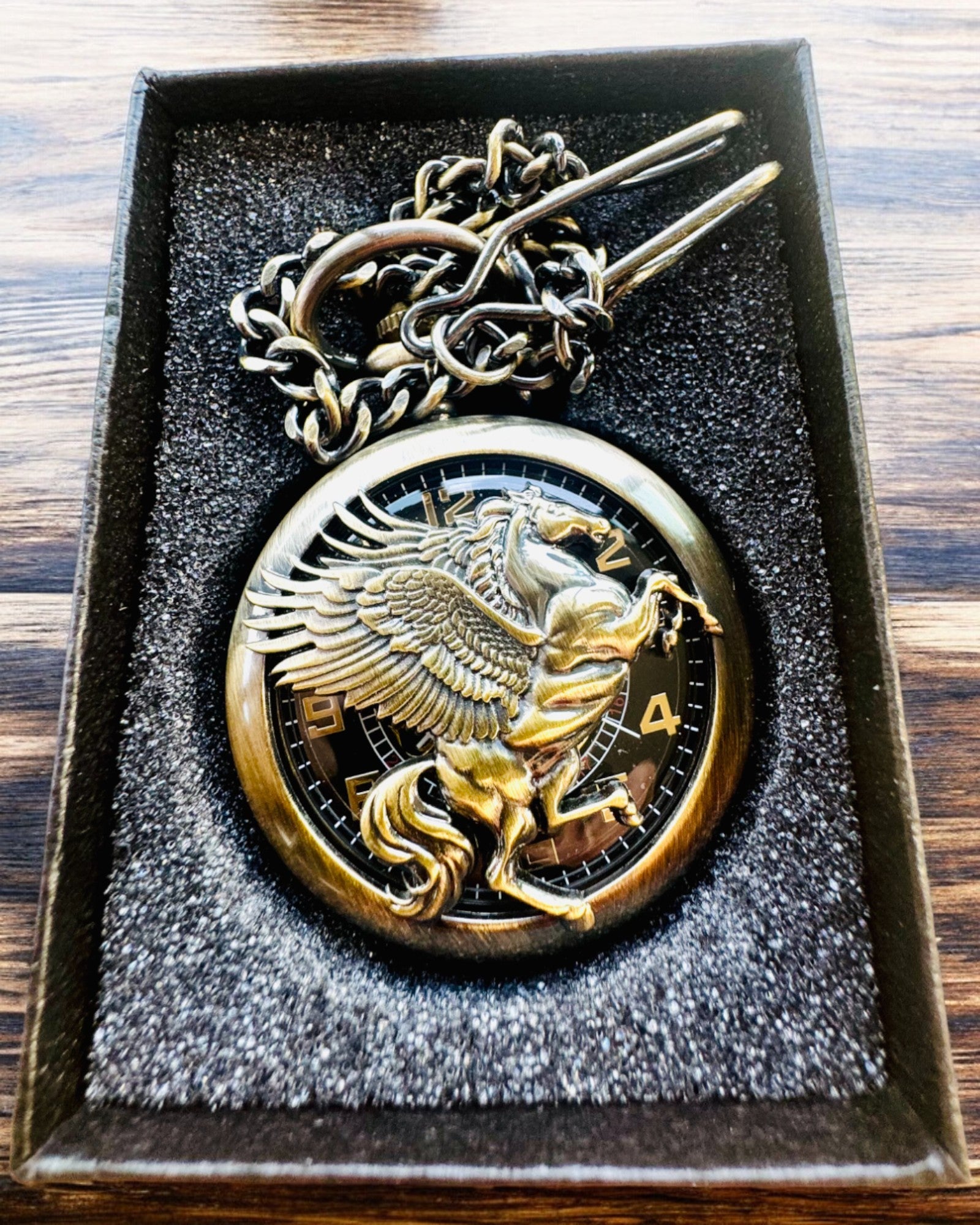 Taskukello "Equus Tempus" - Väri: Kupari, Hevosen teema, mahdollisuus personointiin kaiverruksella