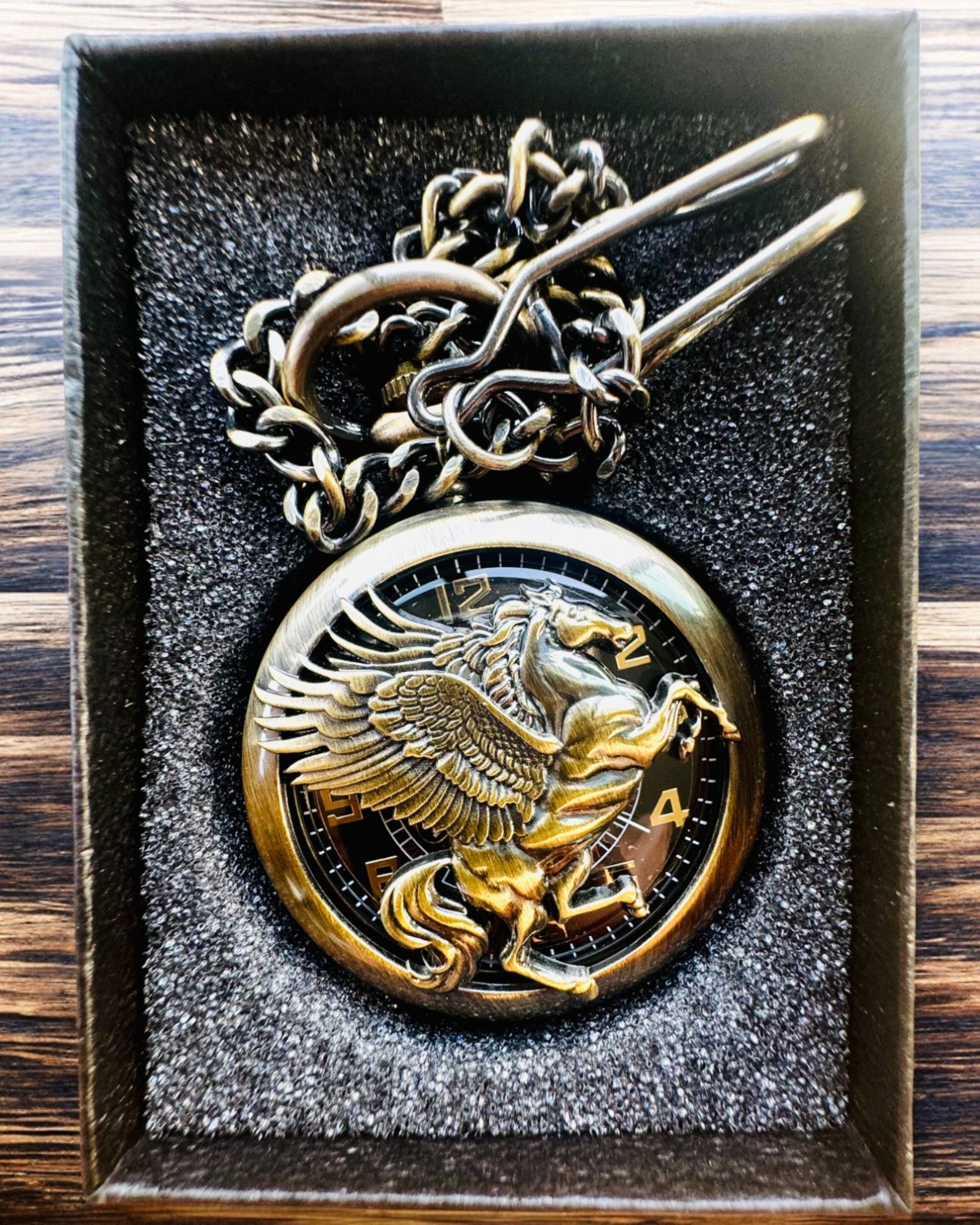 Taskukello "Equus Tempus" - Väri: Kupari, Hevosen teema, mahdollisuus personointiin kaiverruksella