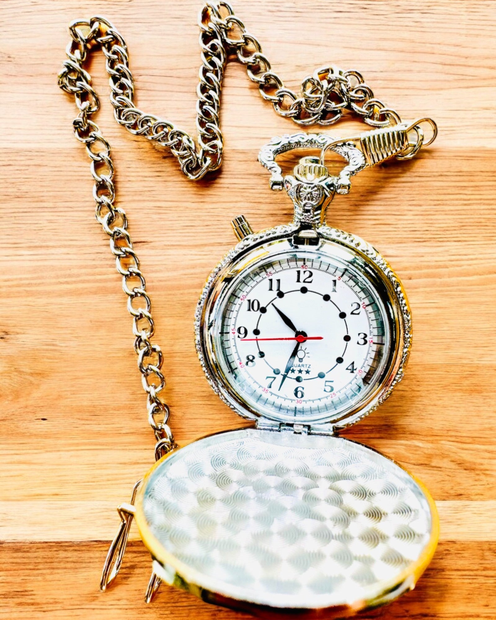 Taskukello "Motocykli Elegancik 2" – Kaiverrus lahjaksi, 3 värivaihtoehtoa