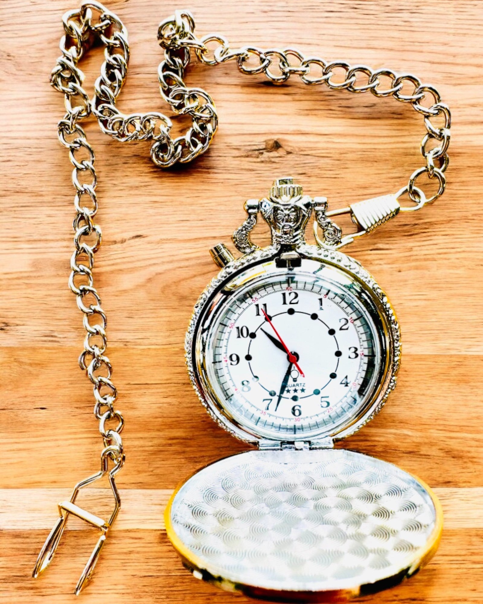 Taskukello "Motocykli Elegancik 2" – Kaiverrus lahjaksi, 3 värivaihtoehtoa