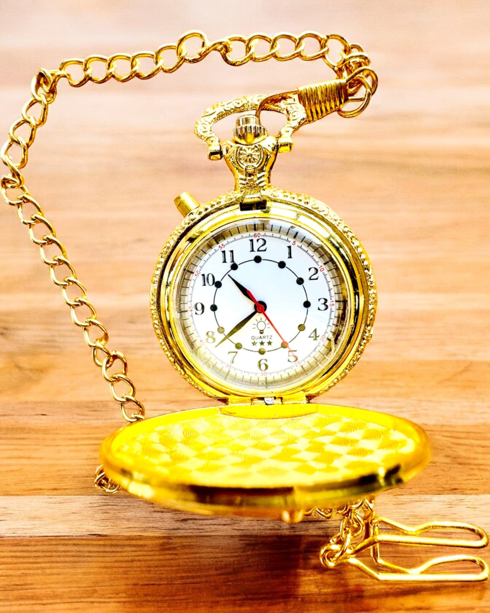 Taskukello "Motocykli Elegancik 2" – Kaiverrus lahjaksi, 3 värivaihtoehtoa