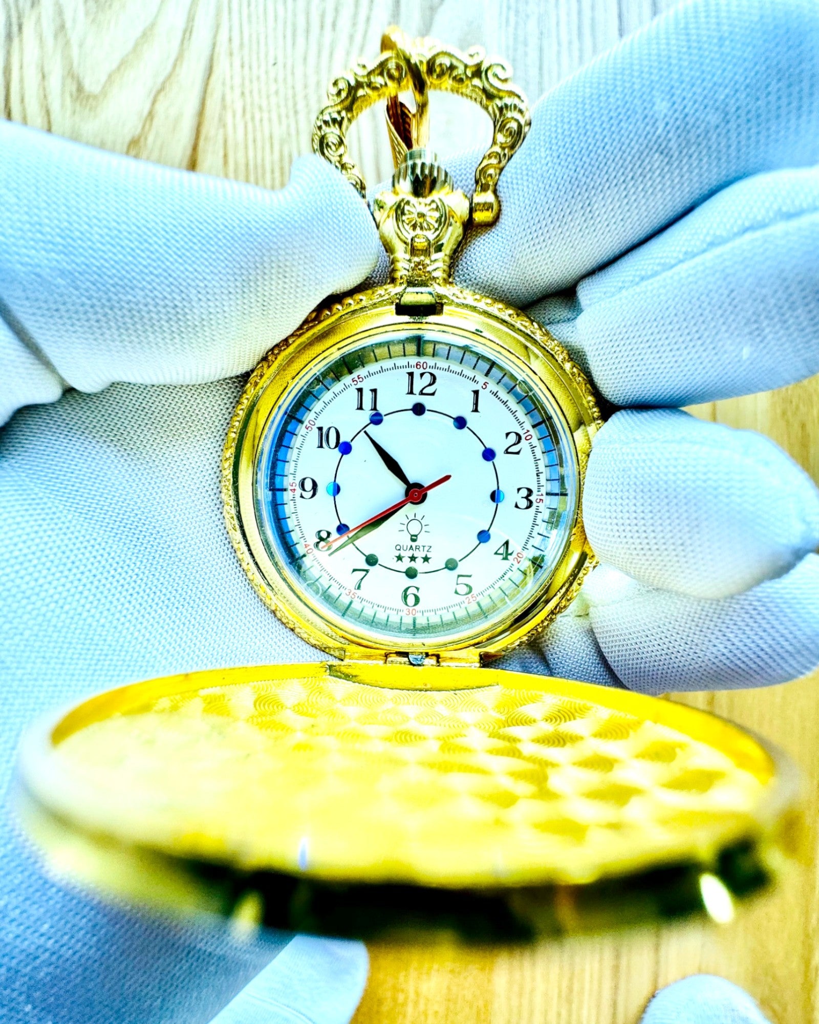 Taskukello "Motocykli Elegancik 2" – Kaiverrus lahjaksi, 3 värivaihtoehtoa