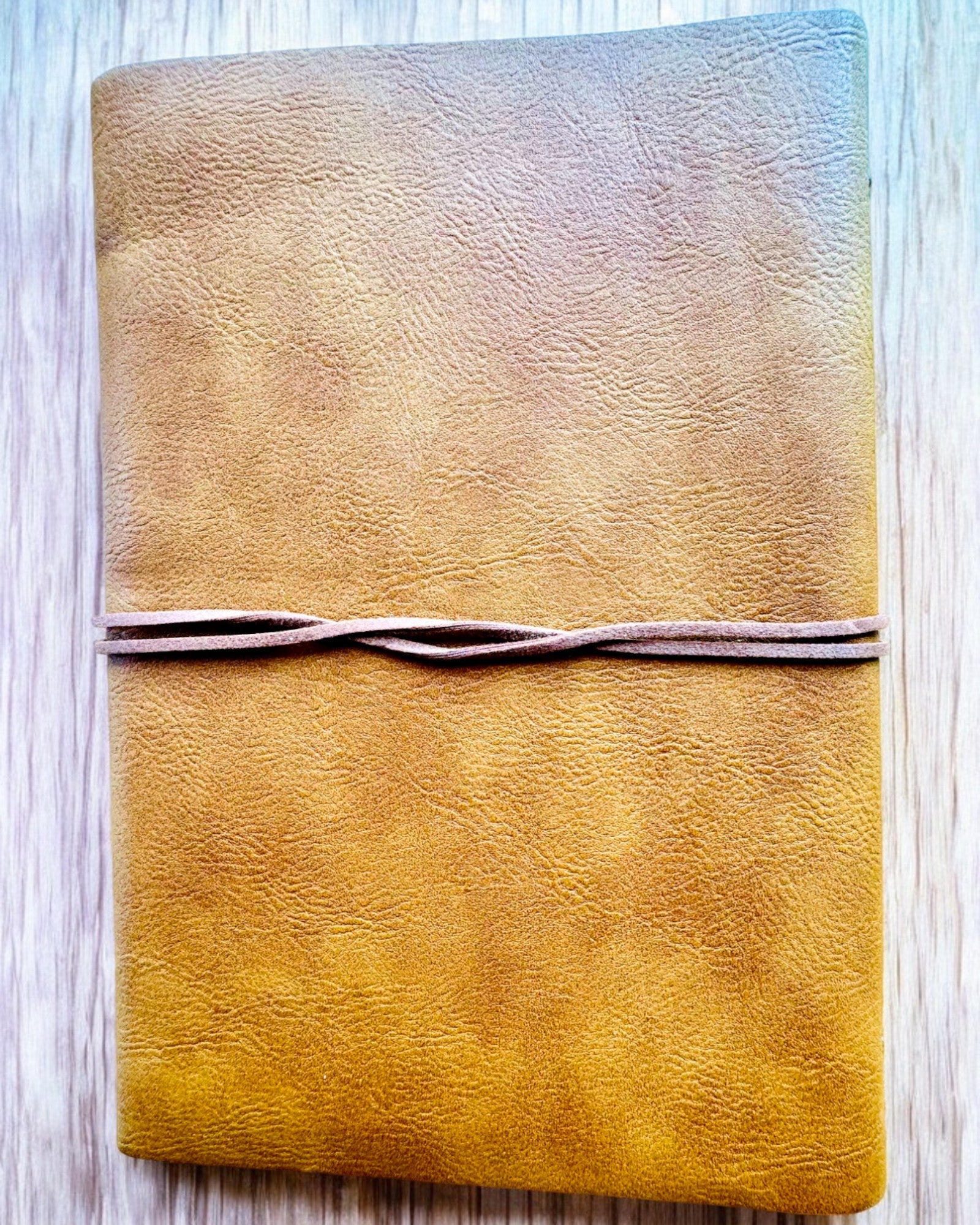 "Syksyn Lehdet" muistikirja, A5-koko, mahdollisuus personointiin kaiverruksella lahjaksi