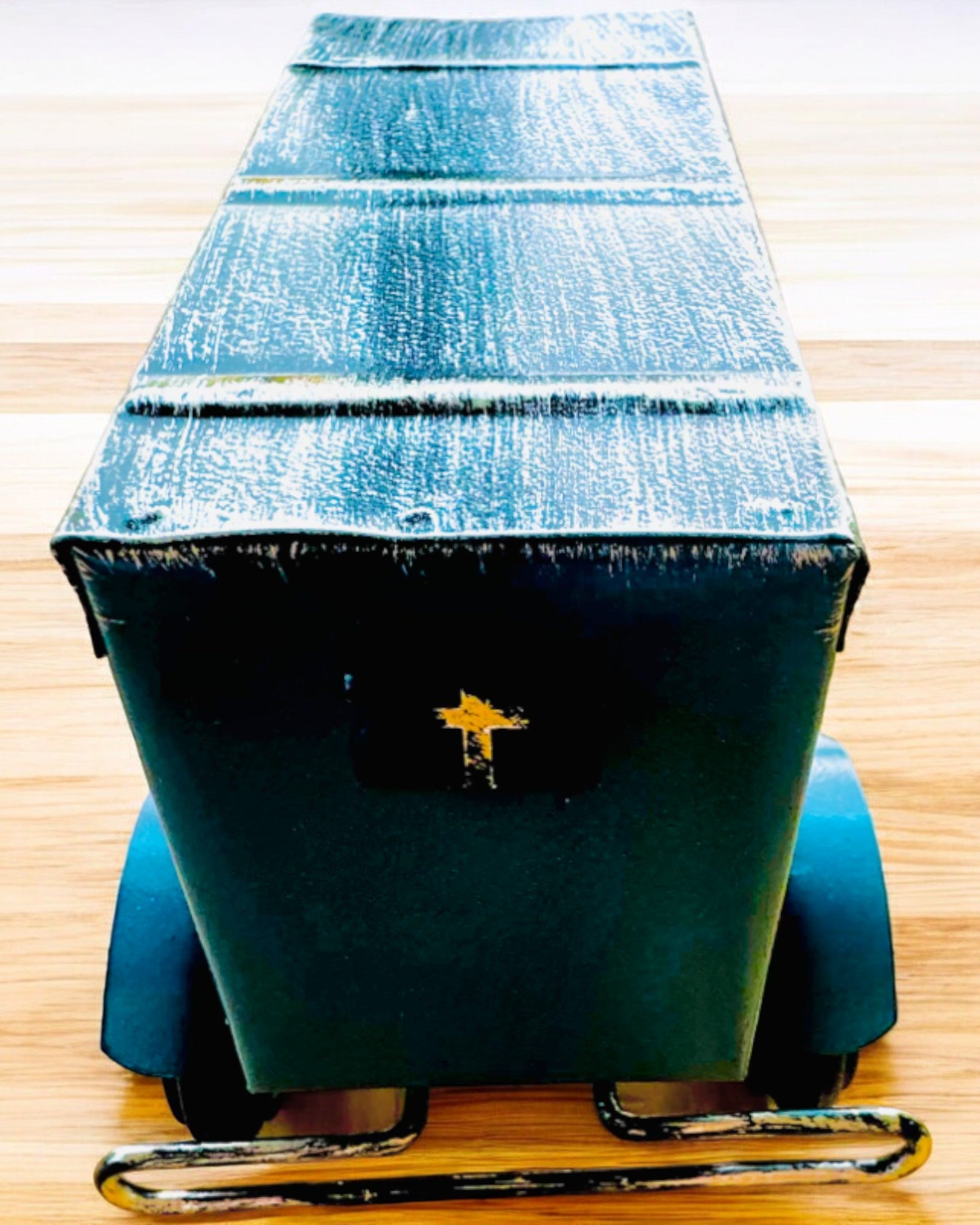 Klassinen Retro-auton malli - kolme vaihtoehtoa kaiverrusmahdollisuudella lahjaksi