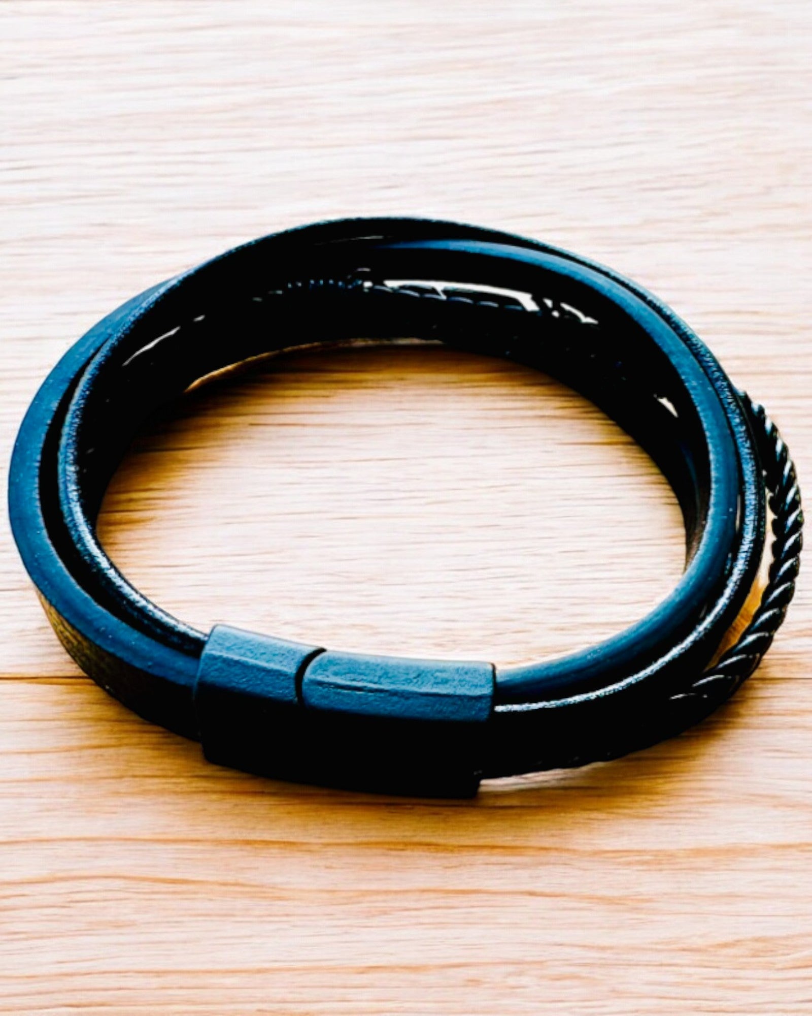 "Orzeł"-rannekoru kaiverrusmahdollisuudella, 3 värivaihtoehtoa