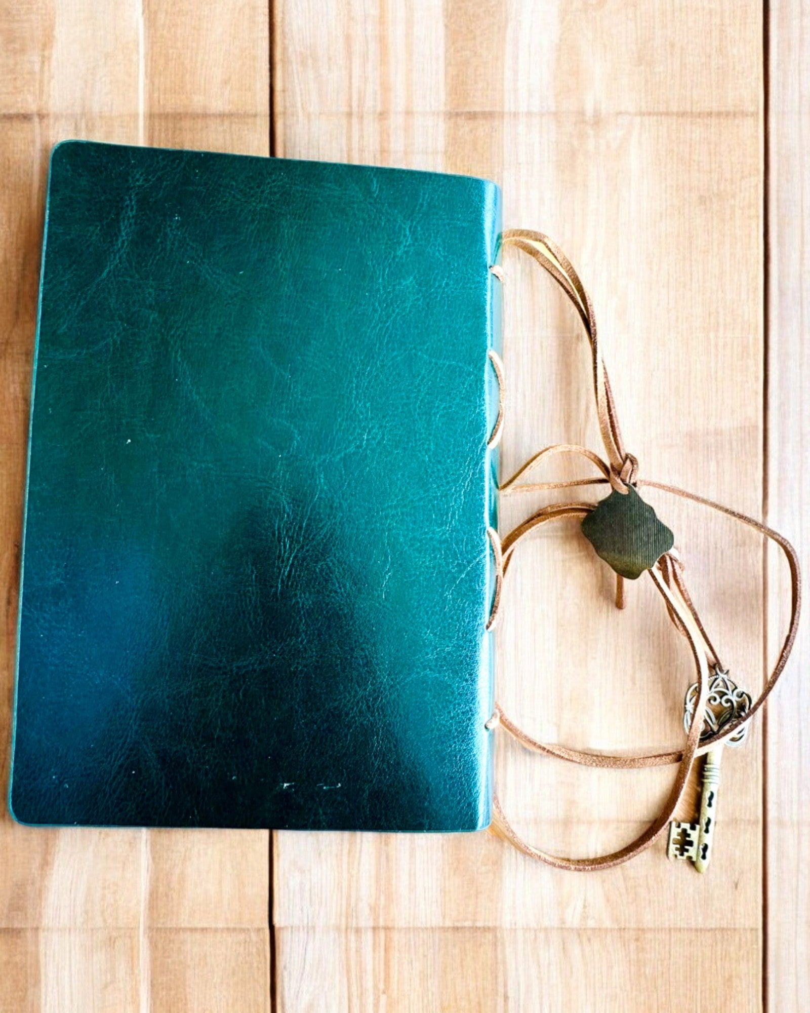 Vintage-muistikirja "Klucz Przeszłości" - Kaiverrusmahdollisuus lahjaksi, muistikirja