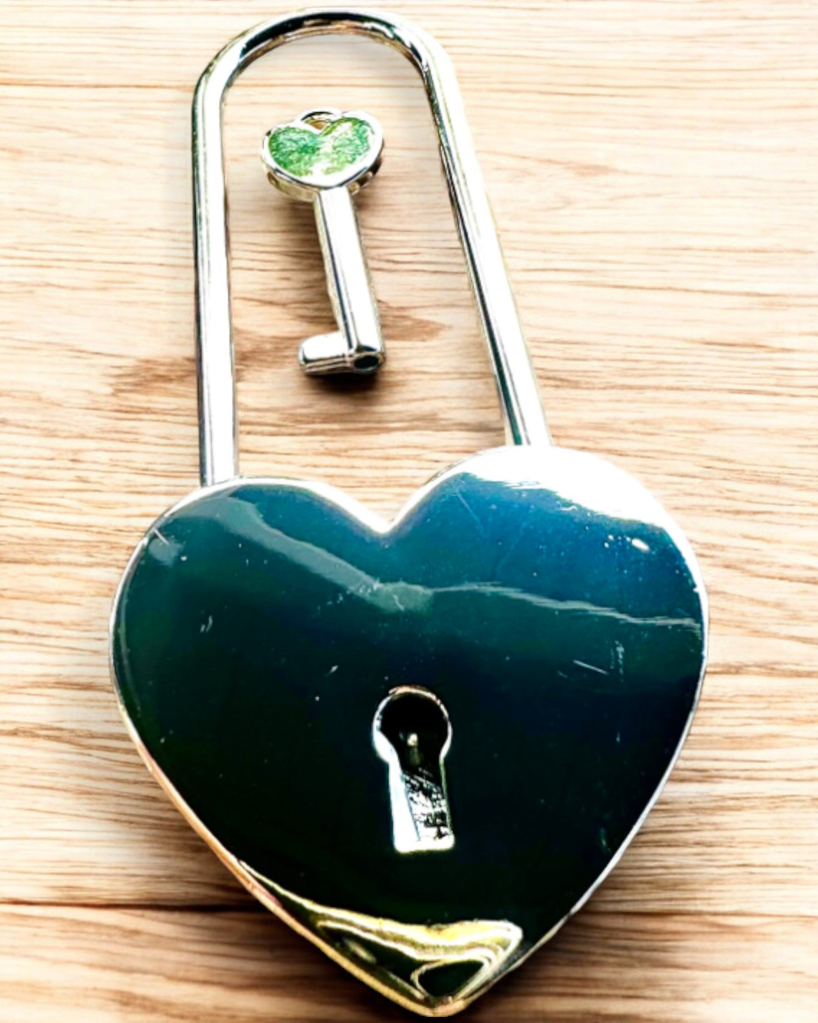 Rakkauden taikaiset lukot kaiverrusmahdollisuudella lahjaksi, 5 värivaihtoehtoa valittavana