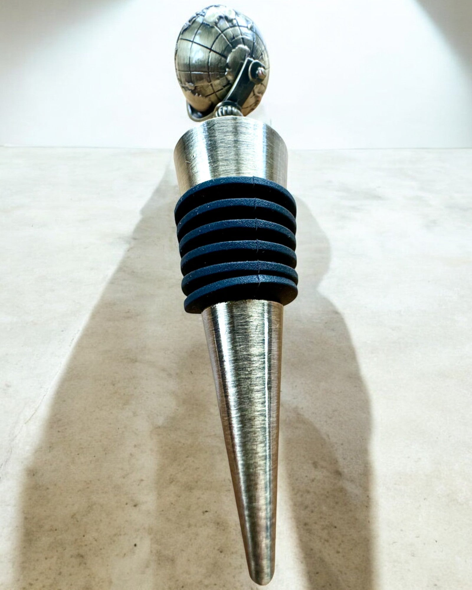 GloboStop - Viinipullon korkki kaiverruksella, mahdollisuus personoida kaiverruksella lahjaksi