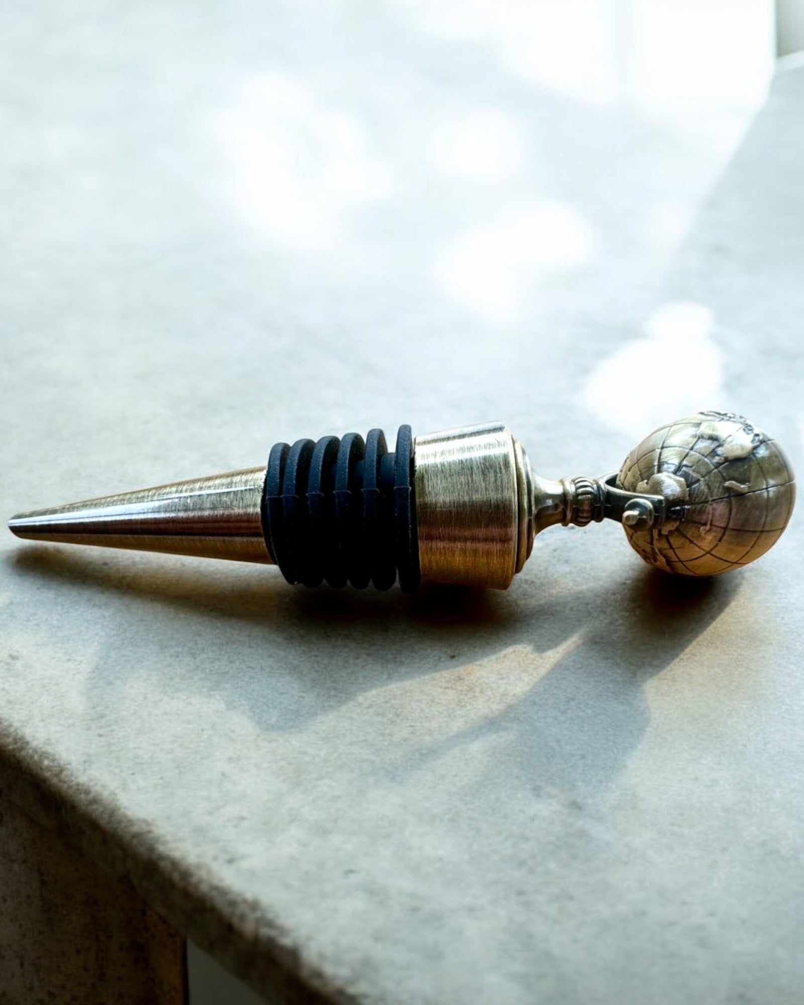 GloboStop - Viinipullon korkki kaiverruksella, mahdollisuus personoida kaiverruksella lahjaksi