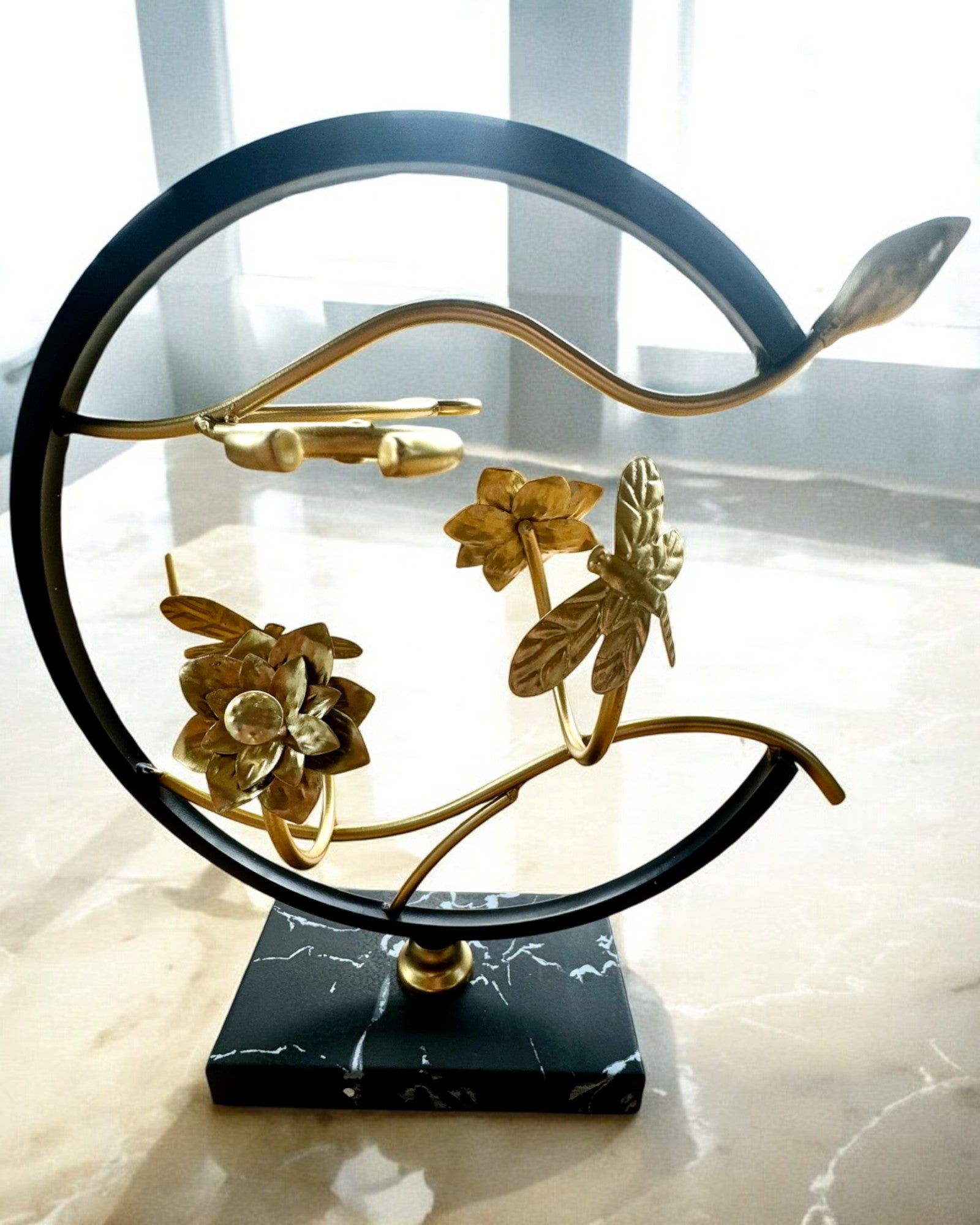 "Elegancki Owad" -viiniteline - pullolle ja laseille, korkeus 33 cm, mahdollisuus personoida kaiverruksella lahjaksi