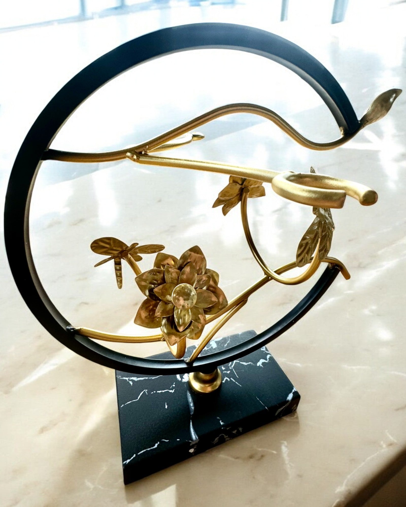 "Elegancki Owad" -viiniteline - pullolle ja laseille, korkeus 33 cm, mahdollisuus personoida kaiverruksella lahjaksi