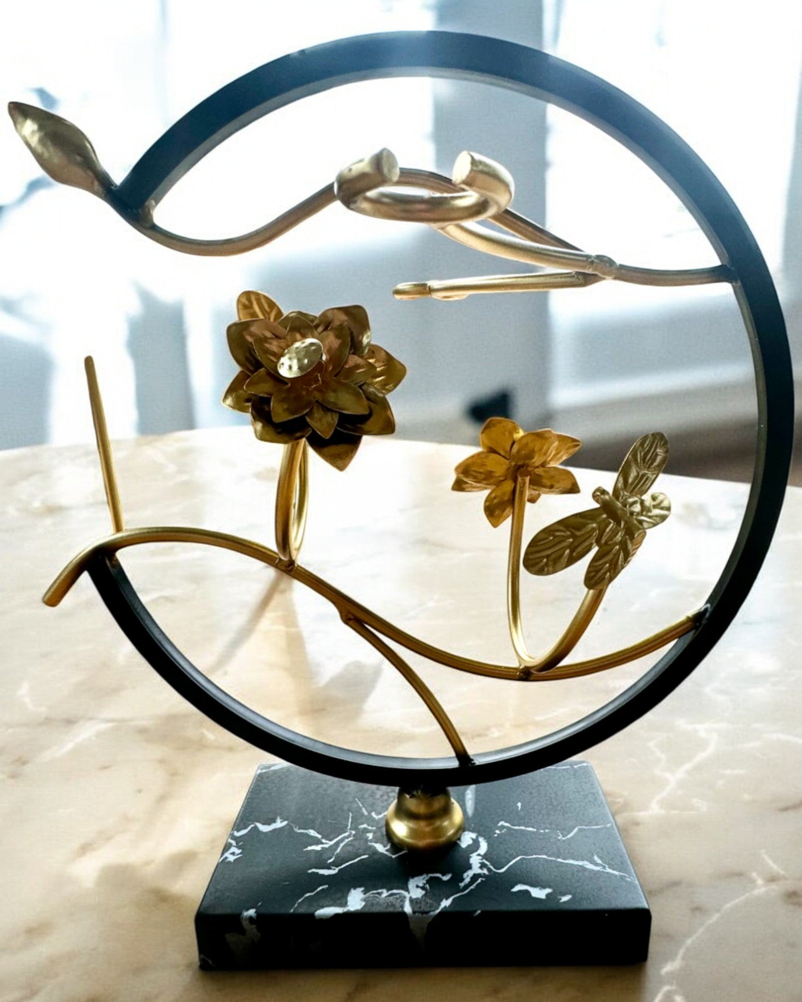 "Elegancki Owad" -viiniteline - pullolle ja laseille, korkeus 33 cm, mahdollisuus personoida kaiverruksella lahjaksi