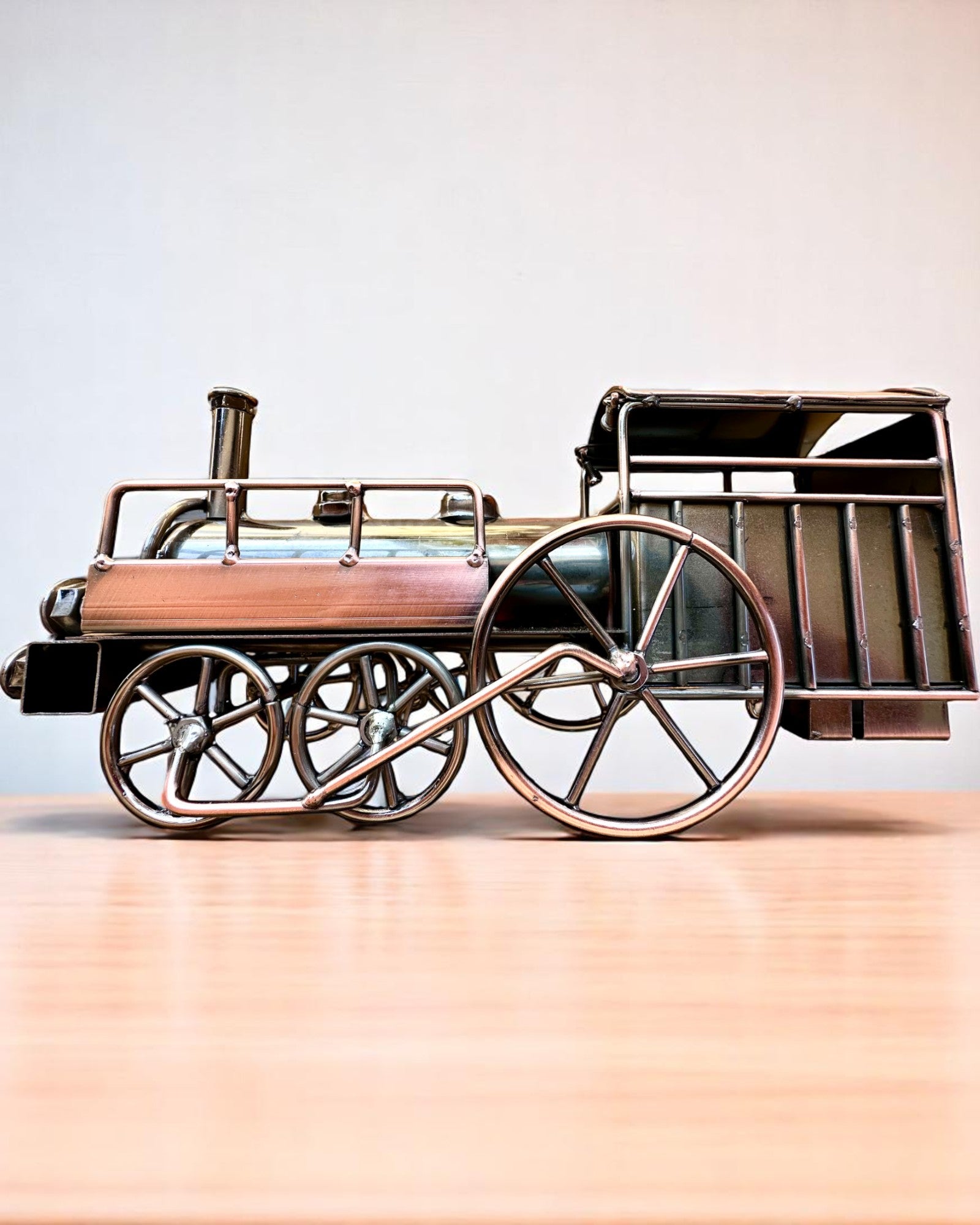 Rautainen veturi "Retro Express" – koriste, malli, käsintehty, kaiverrusmahdollisuus lahjaksi