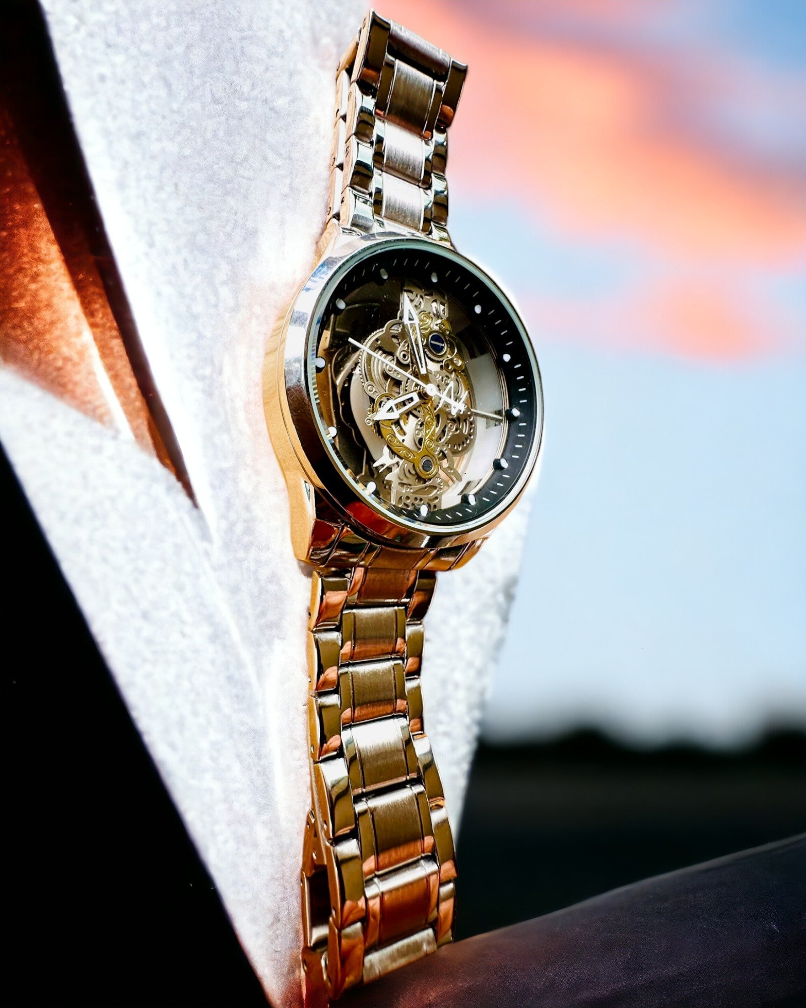 Tyylikäs miesten kello KIMSDUN Prestige Läpinäkyvä Mekanismi ja Urheilullinen Eleganssi, mahdollisuus personointiin kaiverruksella