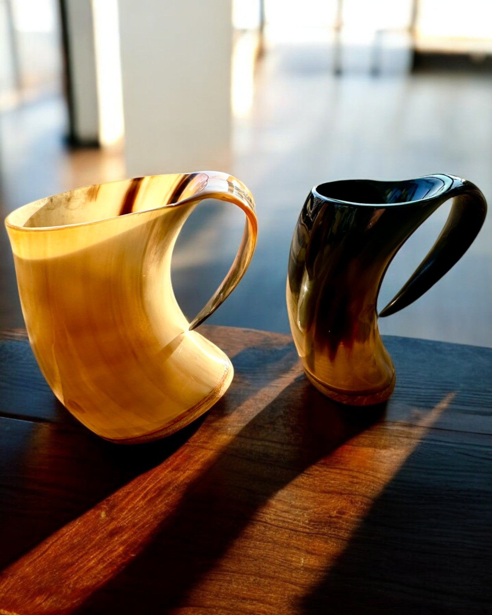 Kompakti, 350 ml, Kaiverrettu Mestarityö Tuoppi, jossa mahdollisuus personointiin kaiverruksella - 2 värivaihtoehtoa