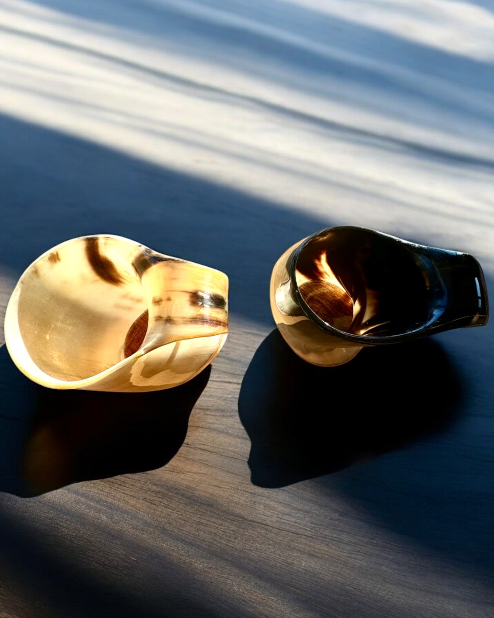 Kompakti, 350 ml, Kaiverrettu Mestarityö Tuoppi, jossa mahdollisuus personointiin kaiverruksella - 2 värivaihtoehtoa