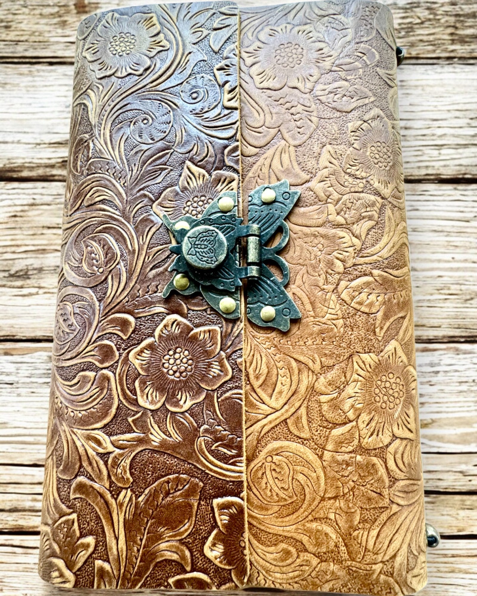 Luksus Retro Muistikirja Nahkakannella - "Vintage Elegance", 480 sivua, mahdollisuus personointiin kaiverruksella