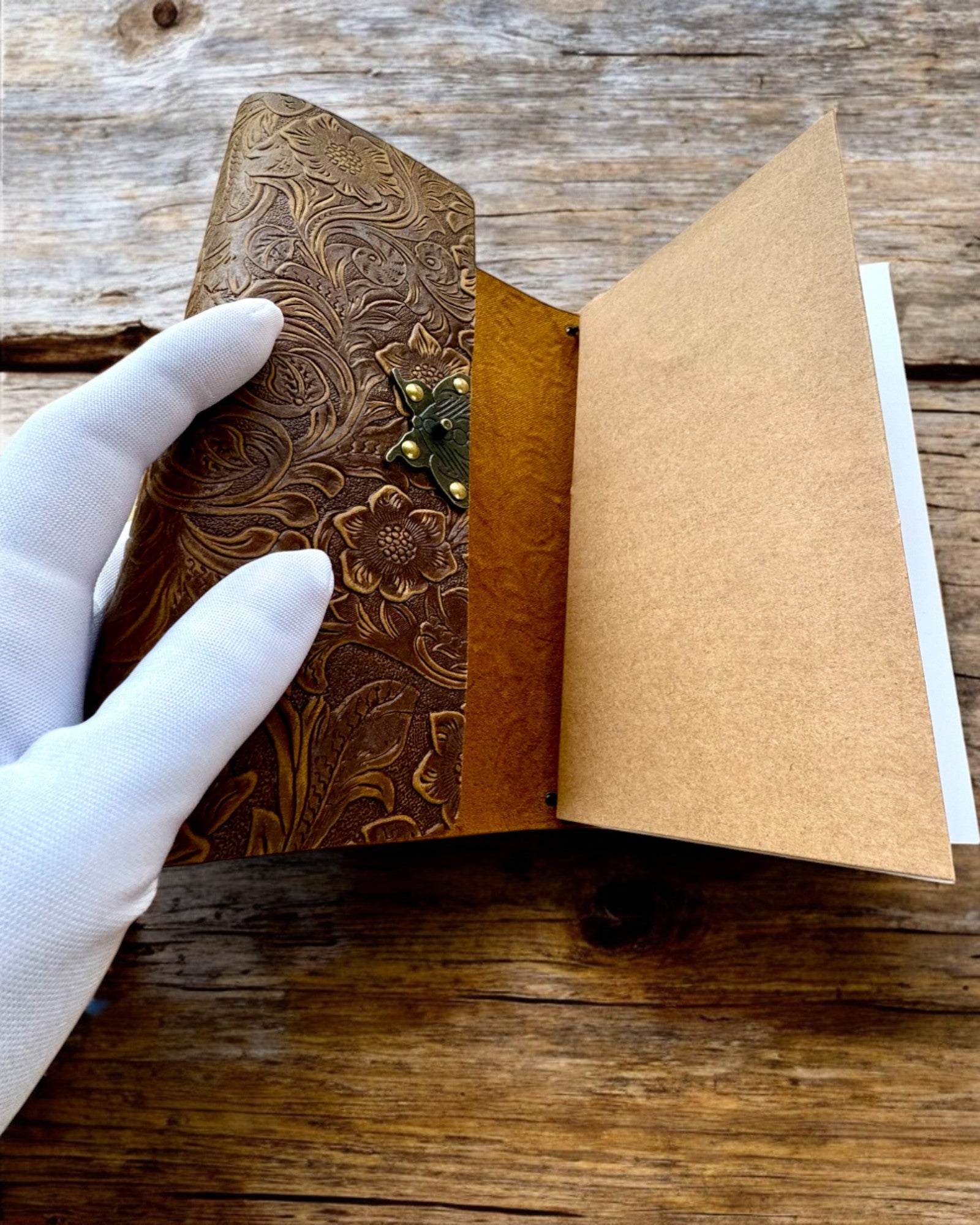 Luksus Retro Muistikirja Nahkakannella - "Vintage Elegance", 480 sivua, mahdollisuus personointiin kaiverruksella