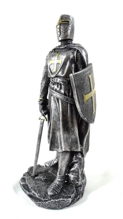 Kaiverrettu ristiretkiritarin figuuri 30 cm