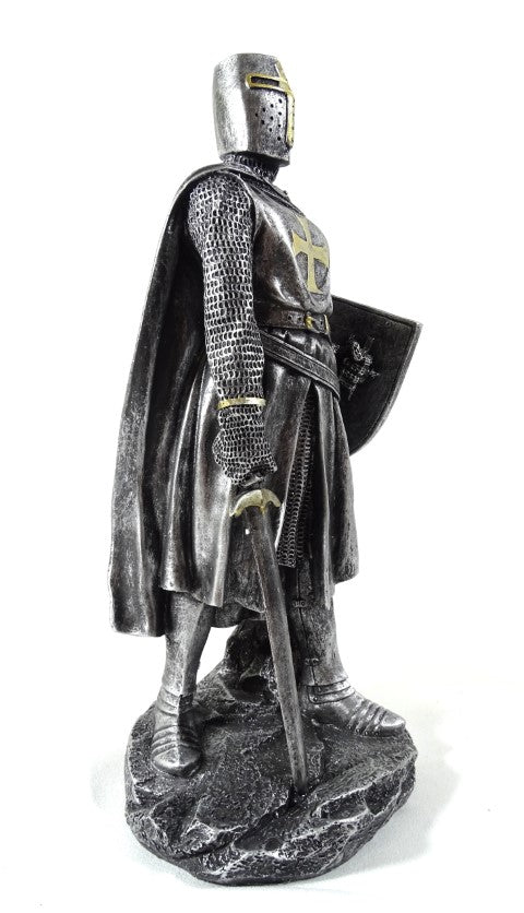 Kaiverrettu ristiretkiritarin figuuri 30 cm