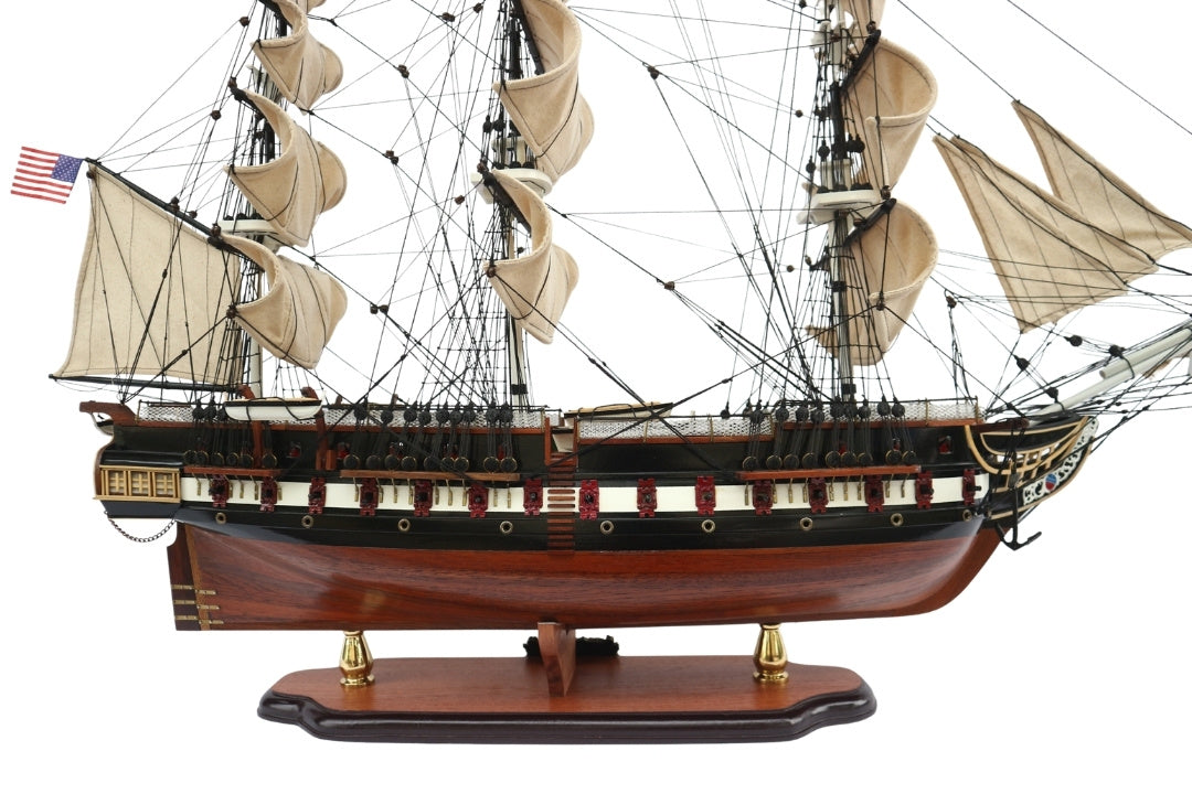 Eksklusiivinen suuri USS Constitution -purjelaivamalli, 100 cm, kaiverruksella personoitavissa
