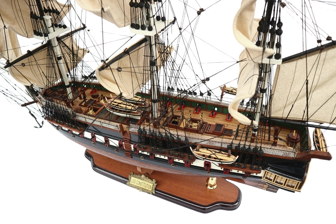 Eksklusiivinen suuri USS Constitution -purjelaivamalli, 100 cm, kaiverruksella personoitavissa