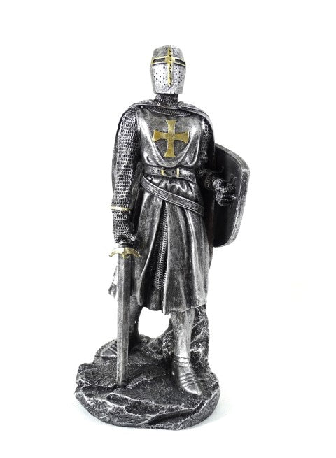 Kaiverrettu ristiretkiritarin figuuri 30 cm